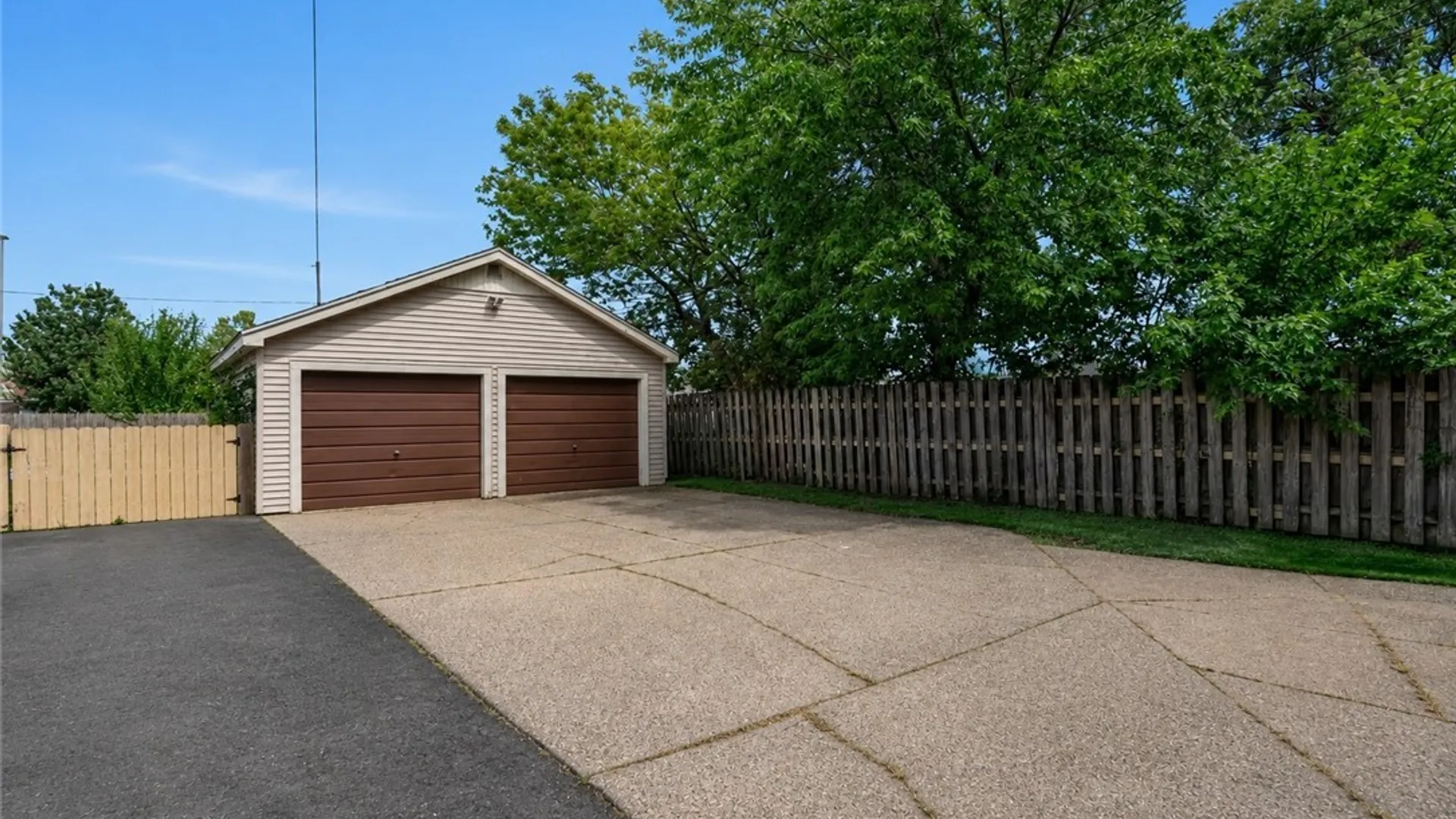Property at 565 Military Road, Buffalo, NY 14207 3