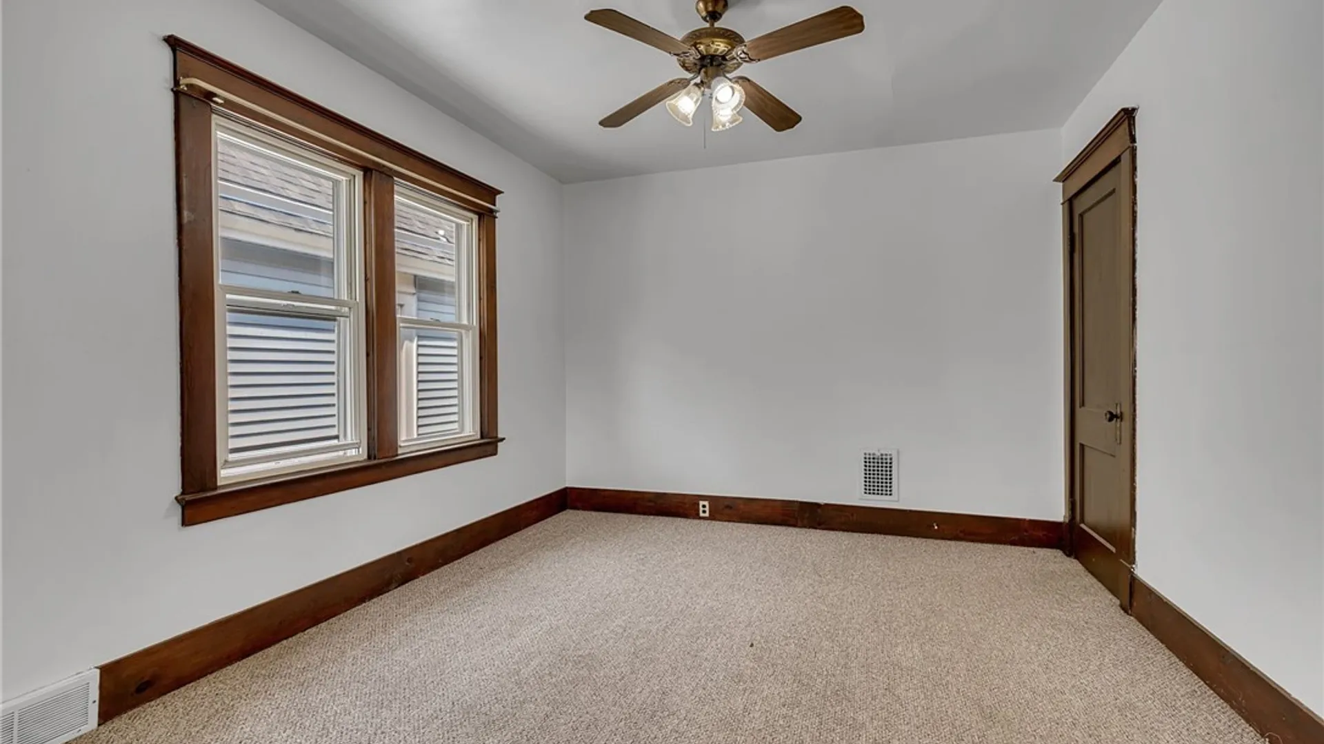 Property at 565 Military Road, Buffalo, NY 14207 24