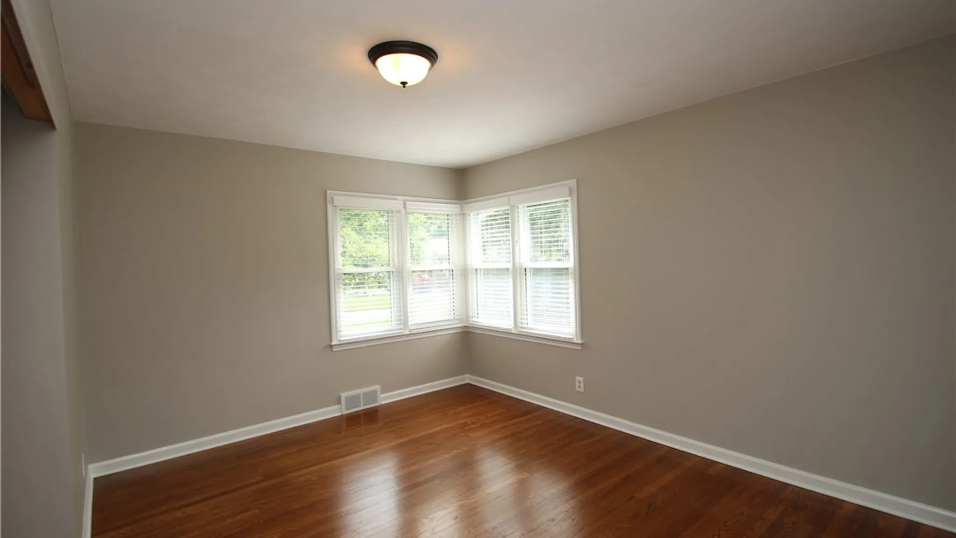 Property at 5 Spruce Lane, Pittsford, NY 14534 12