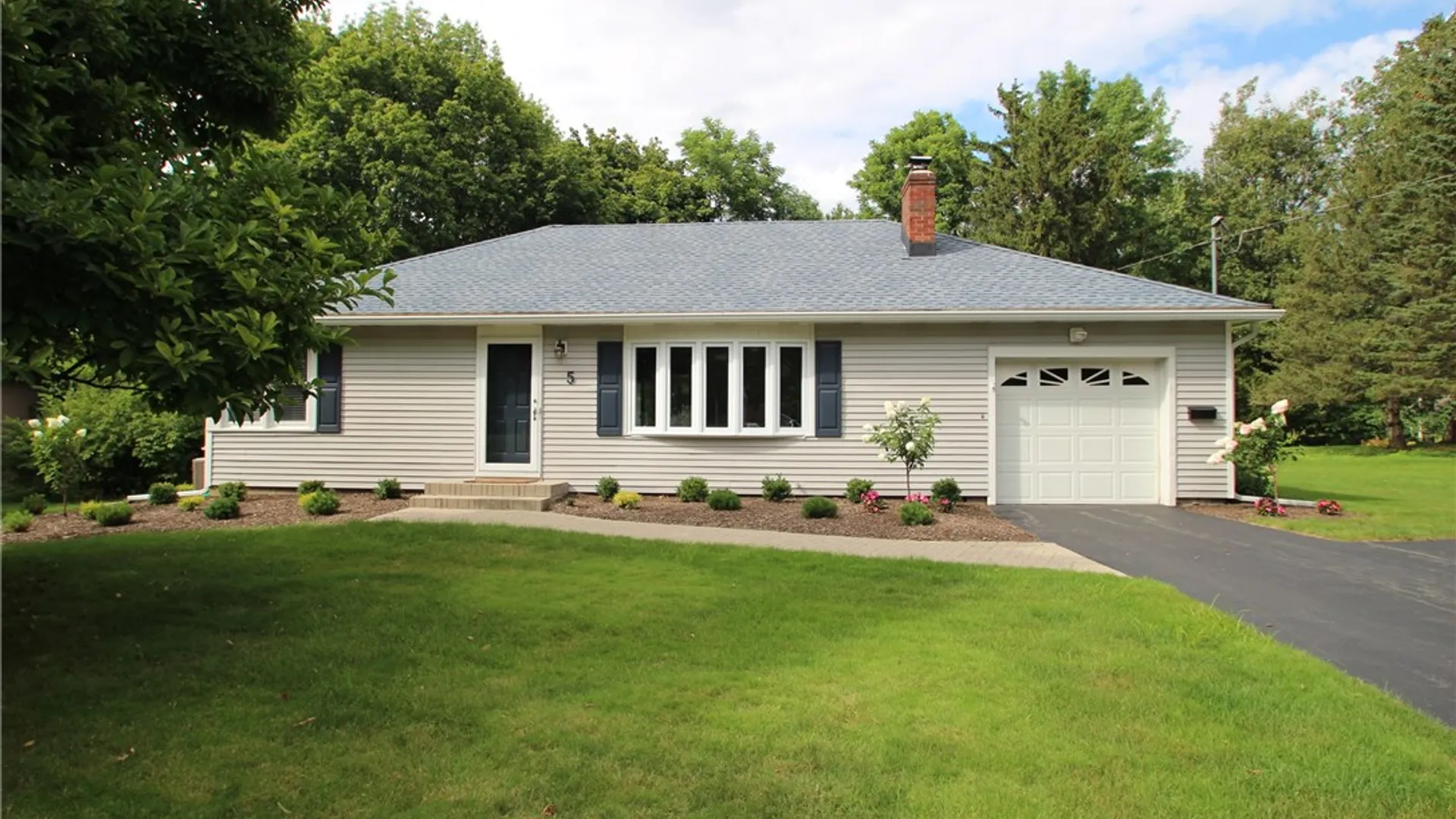 Property at 5 Spruce Lane, Pittsford, NY 14534 2