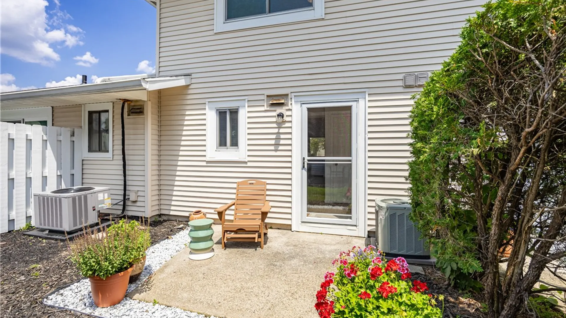 Property at 678 Eastbrooke Lane, Brighton, NY 14618 5