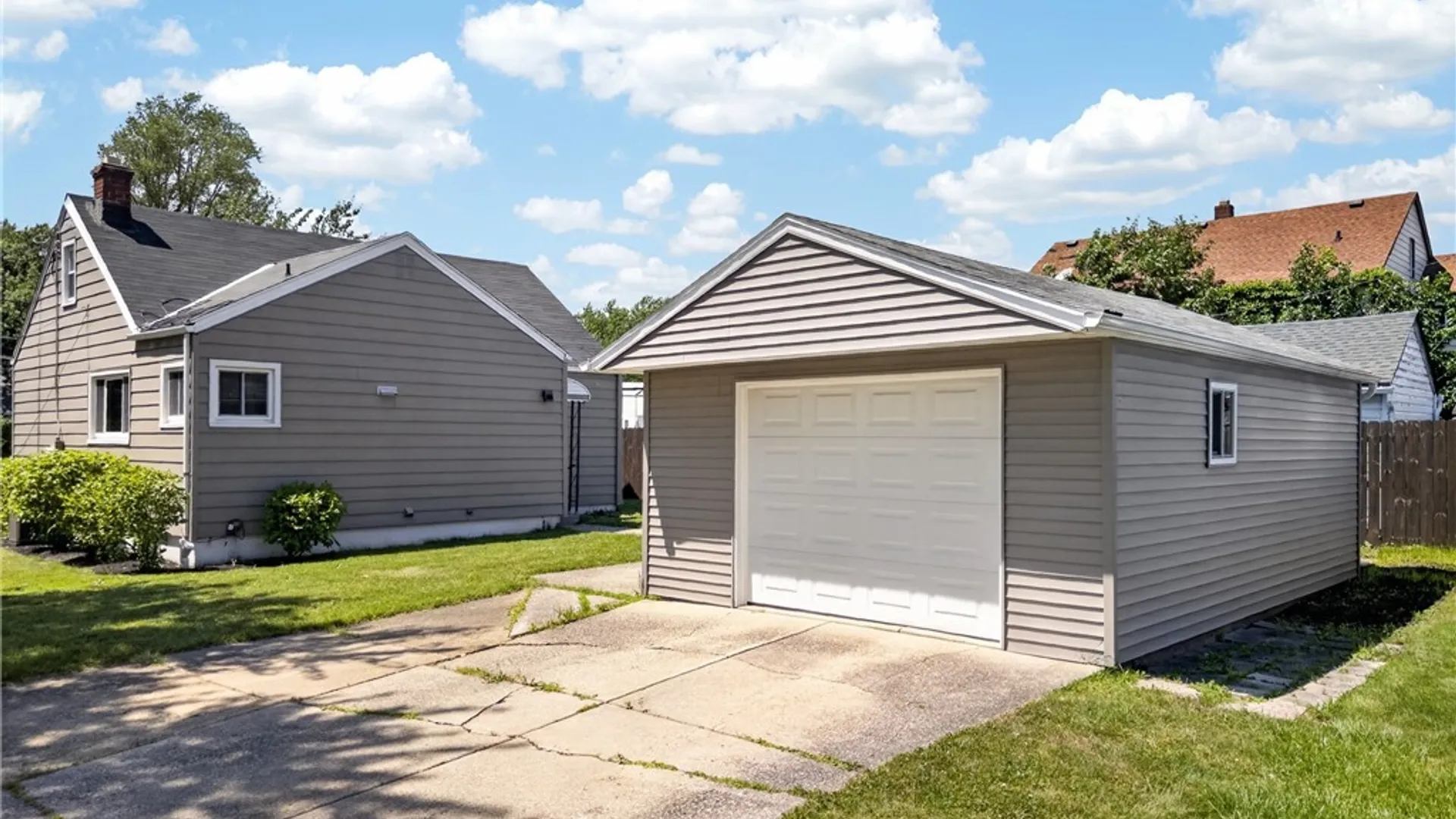 Property at 831 Beach Road, Cheektowaga, NY 14225 11