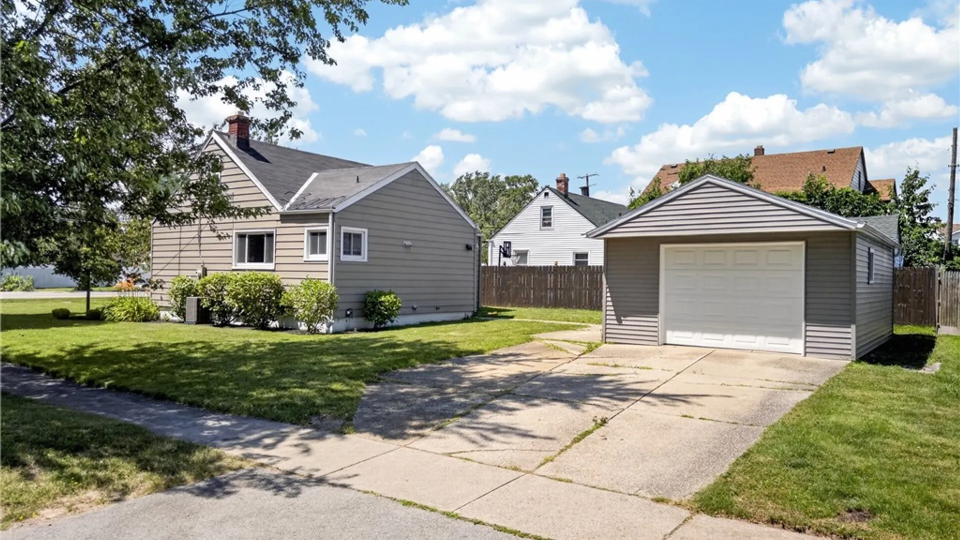 Property at 831 Beach Road, Cheektowaga, NY 14225 15