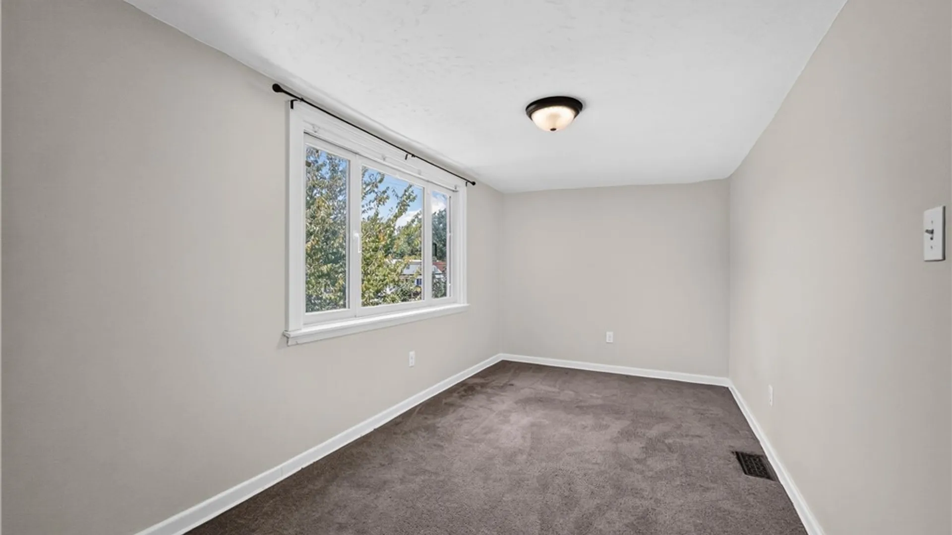 Property at 831 Beach Road, Cheektowaga, NY 14225 36