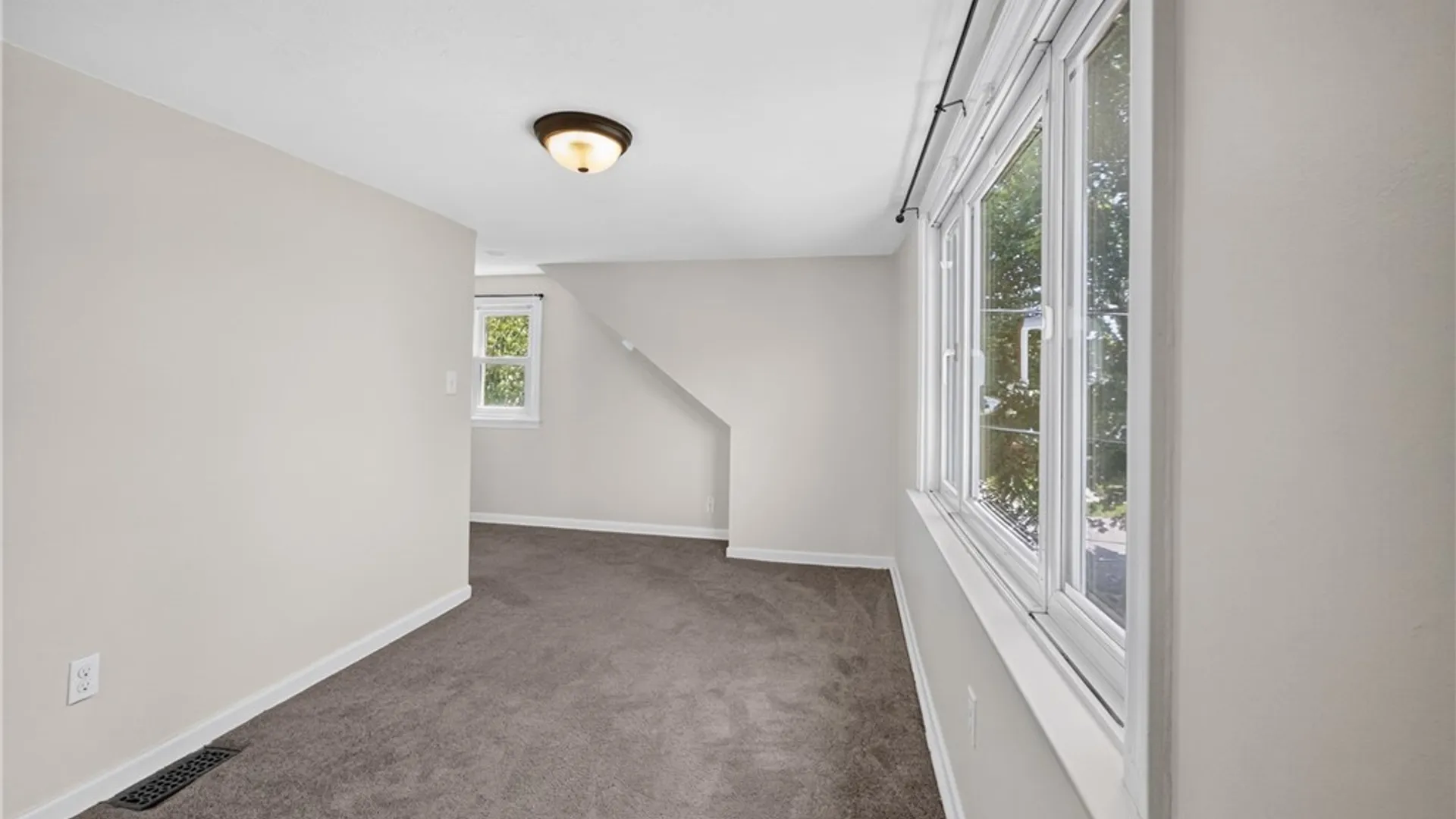 Property at 831 Beach Road, Cheektowaga, NY 14225 37