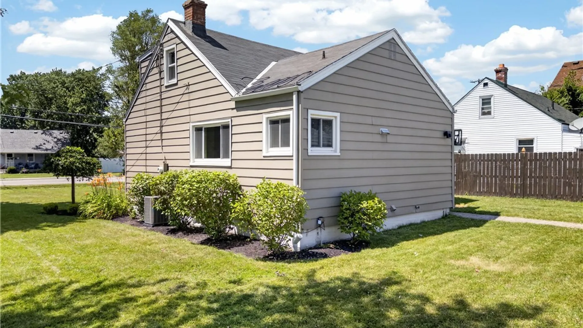 Property at 831 Beach Road, Cheektowaga, NY 14225 8
