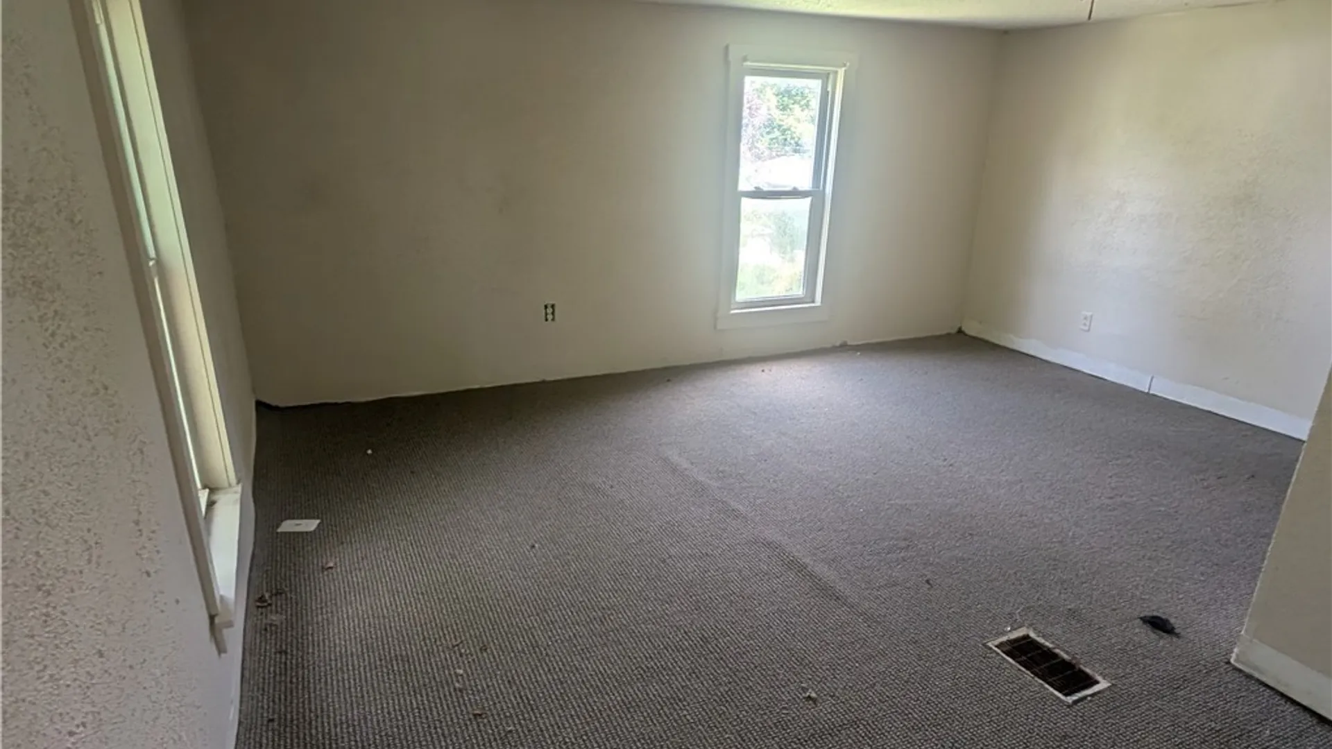 Property at 1304 Centre Avenue, Niagara Falls, NY 14305 16