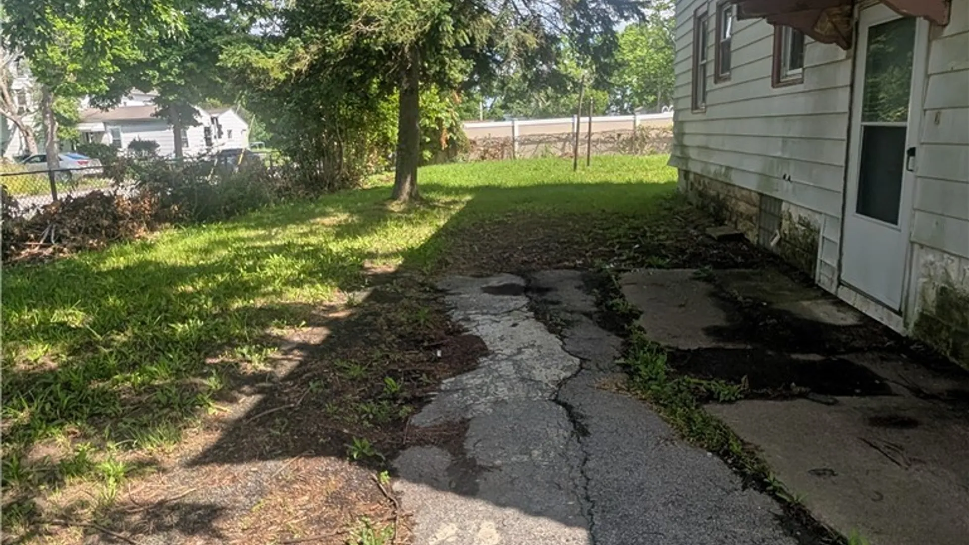 Property at 1304 Centre Avenue, Niagara Falls, NY 14305 3