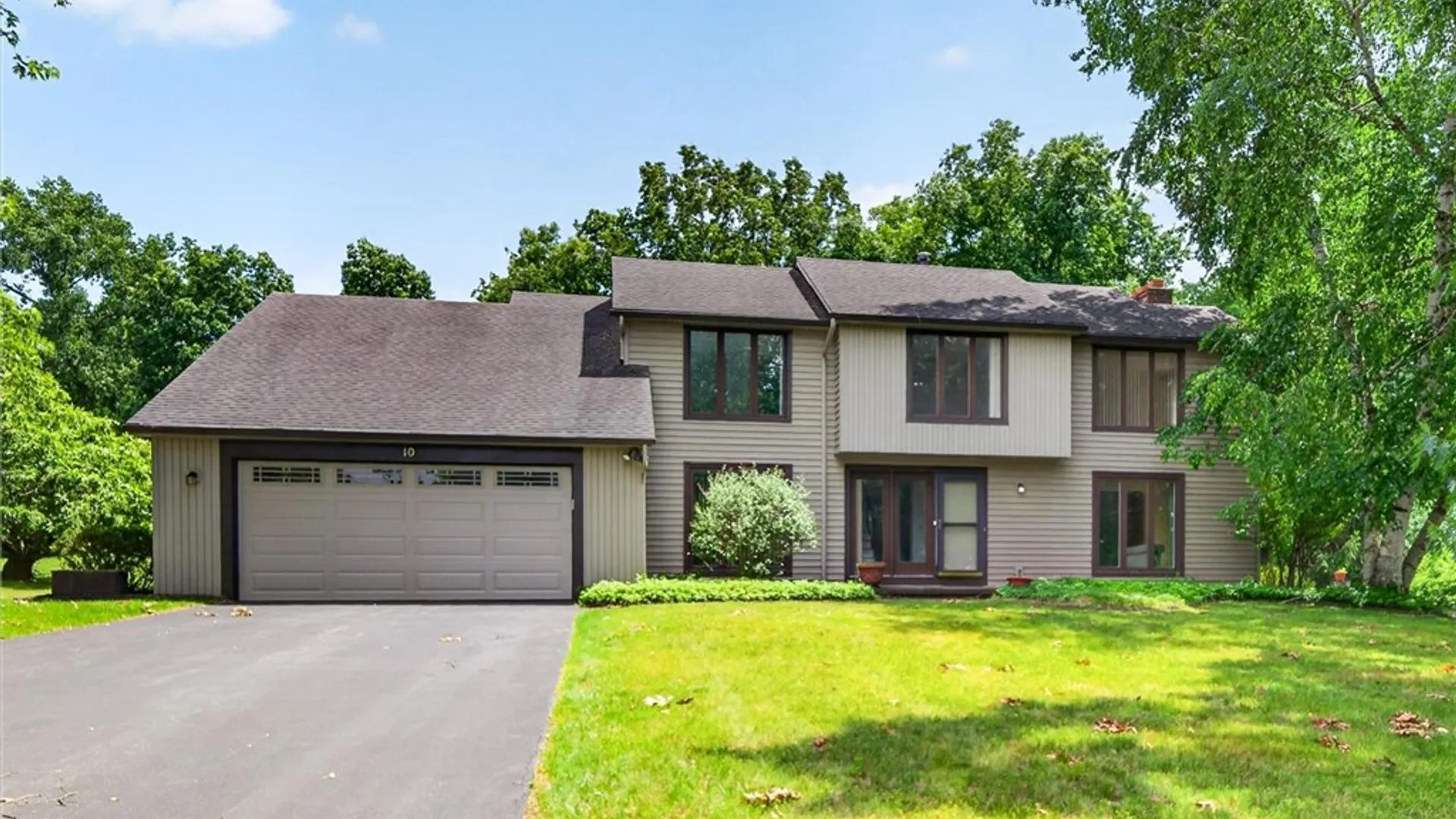 Property at 10 Burnley Rise, Perinton, NY 14534 3