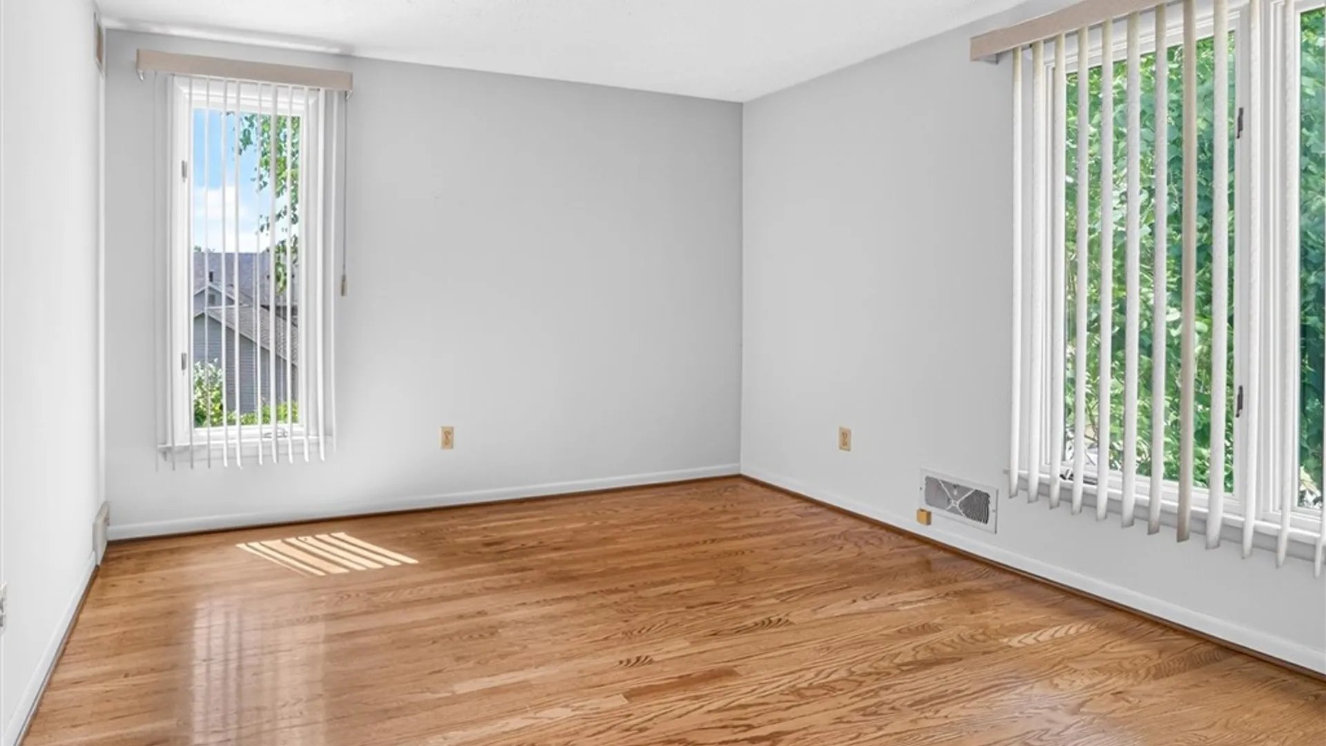 Property at 10 Burnley Rise, Perinton, NY 14534 33