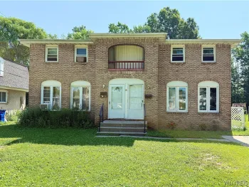 Property at 90 E Summerset Lane, Amherst, NY 14228
