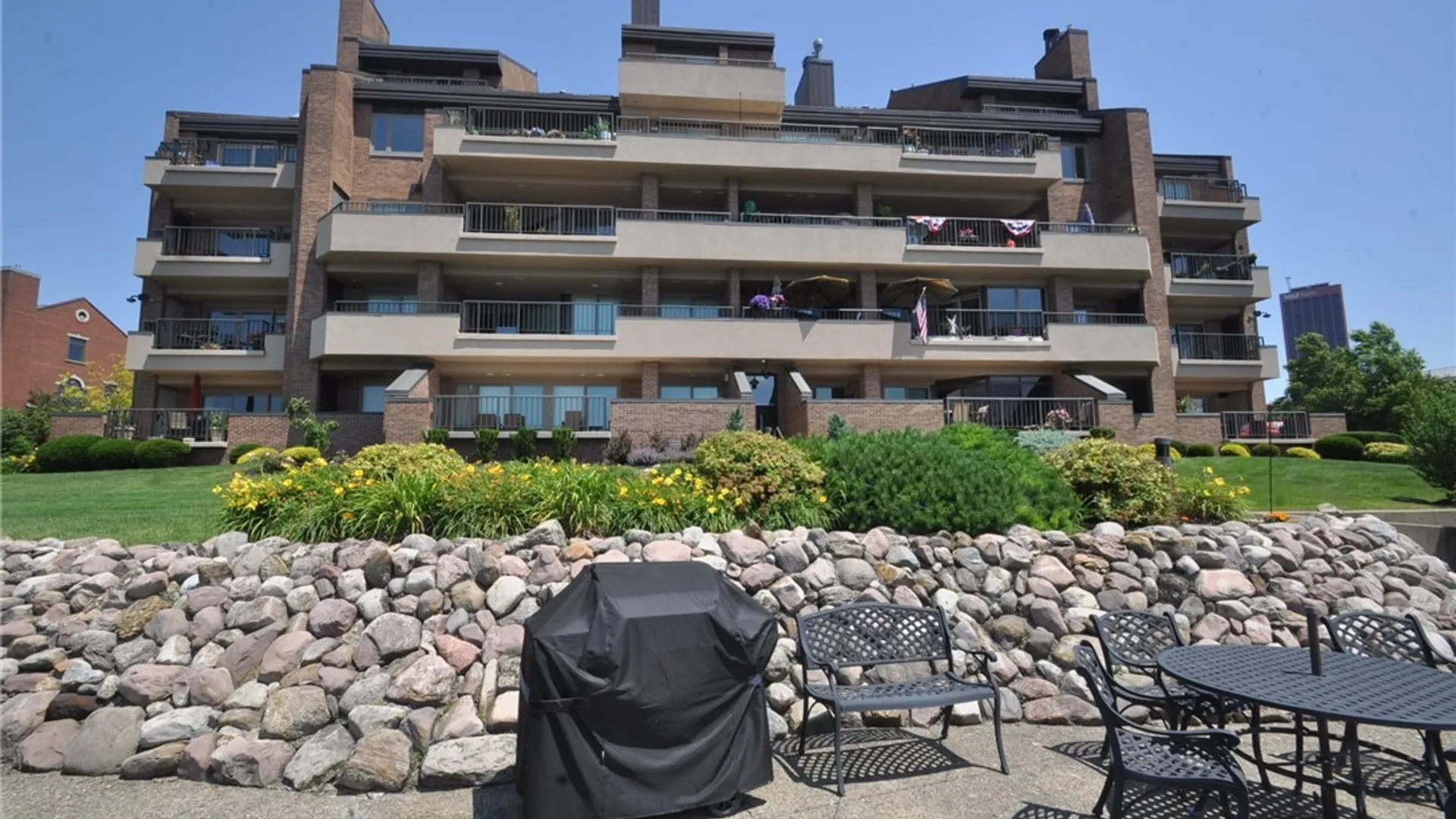Property at 40 Waterfront Circle, Buffalo, NY 14202 5