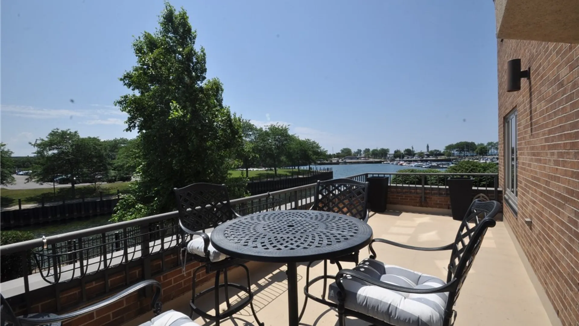 Property at 40 Waterfront Circle, Buffalo, NY 14202 8