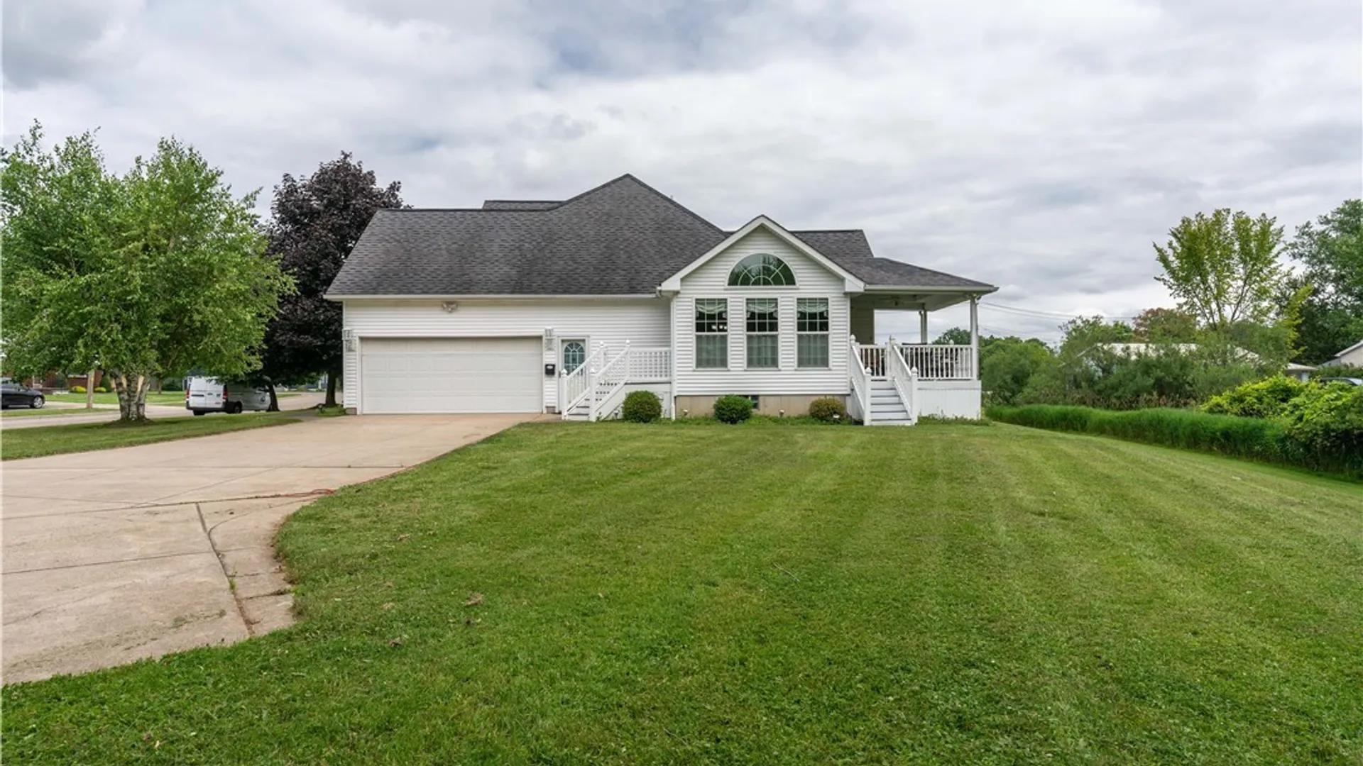 Property at 25 Elmsford Drive, West Seneca, NY 14224 36
