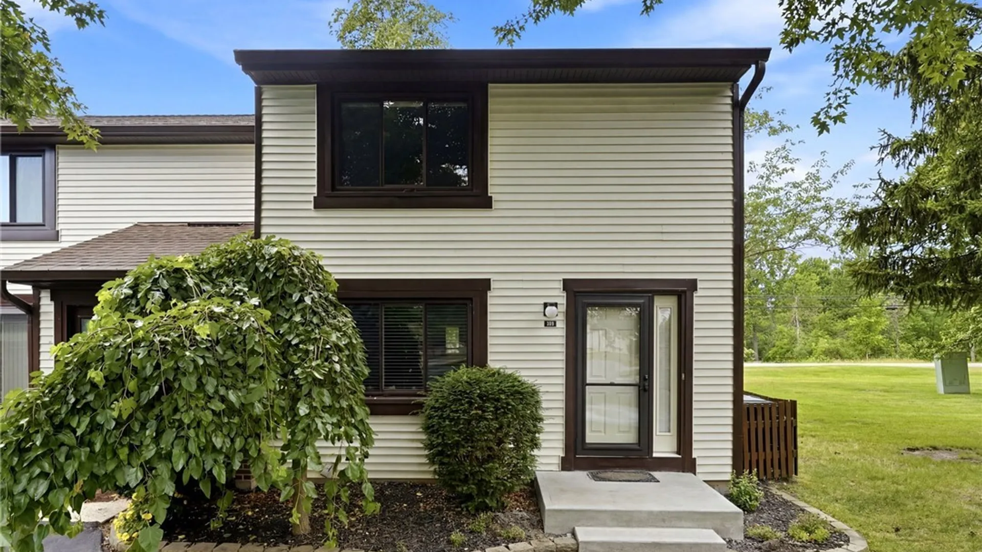 Property at 151 Charlesgate Circle, Amherst, NY 14051 2