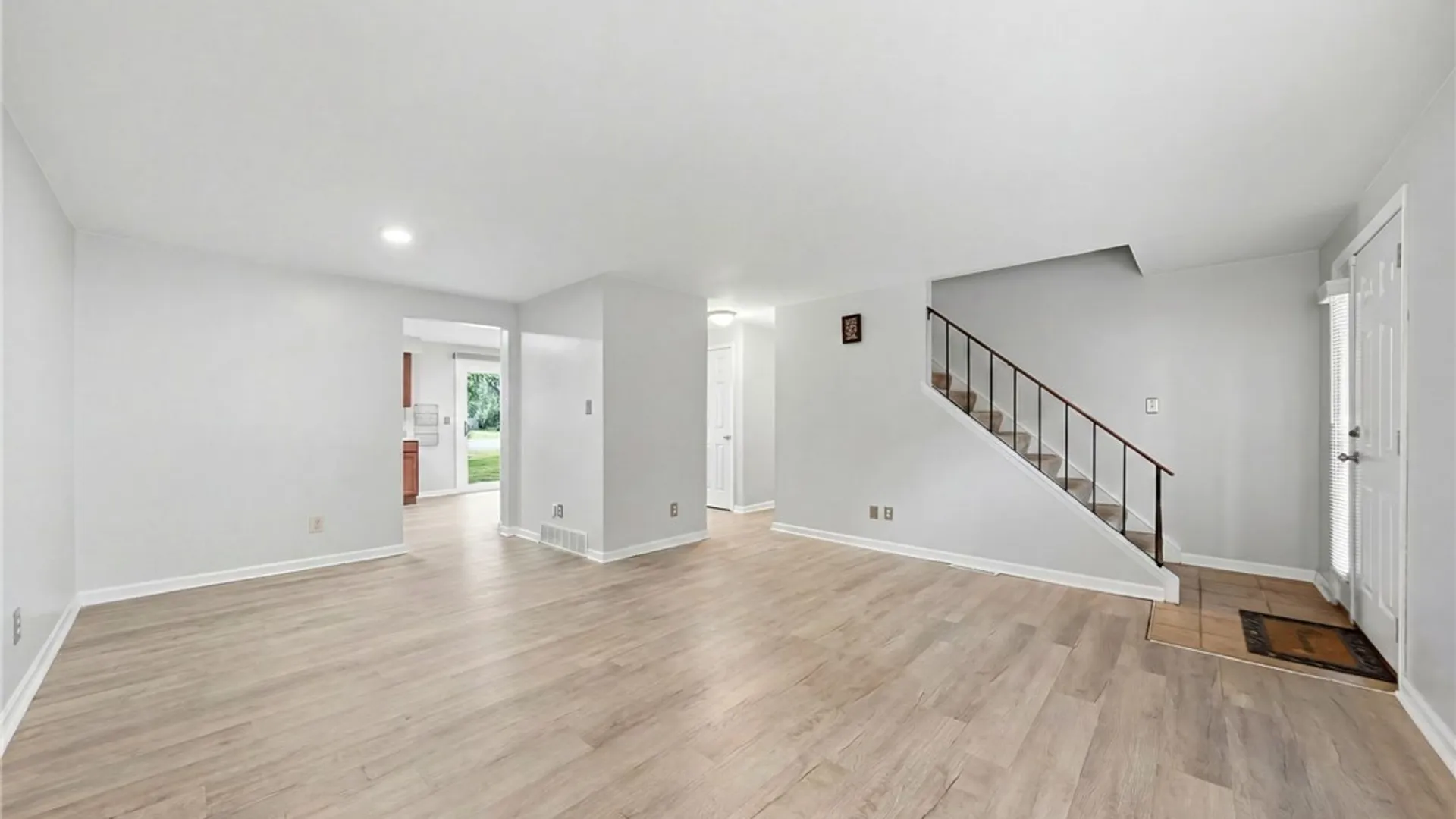 Property at 151 Charlesgate Circle, Amherst, NY 14051 5