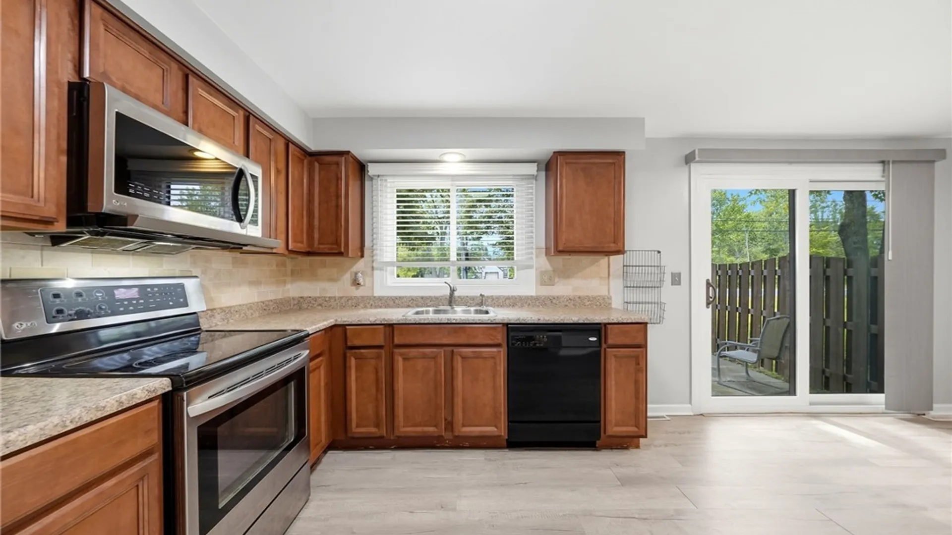 Property at 151 Charlesgate Circle, Amherst, NY 14051 7