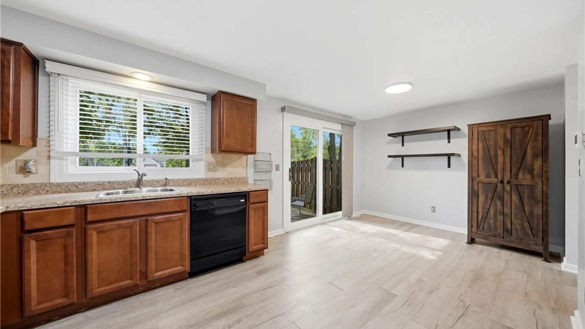Property at 151 Charlesgate Circle, Amherst, NY 14051 8