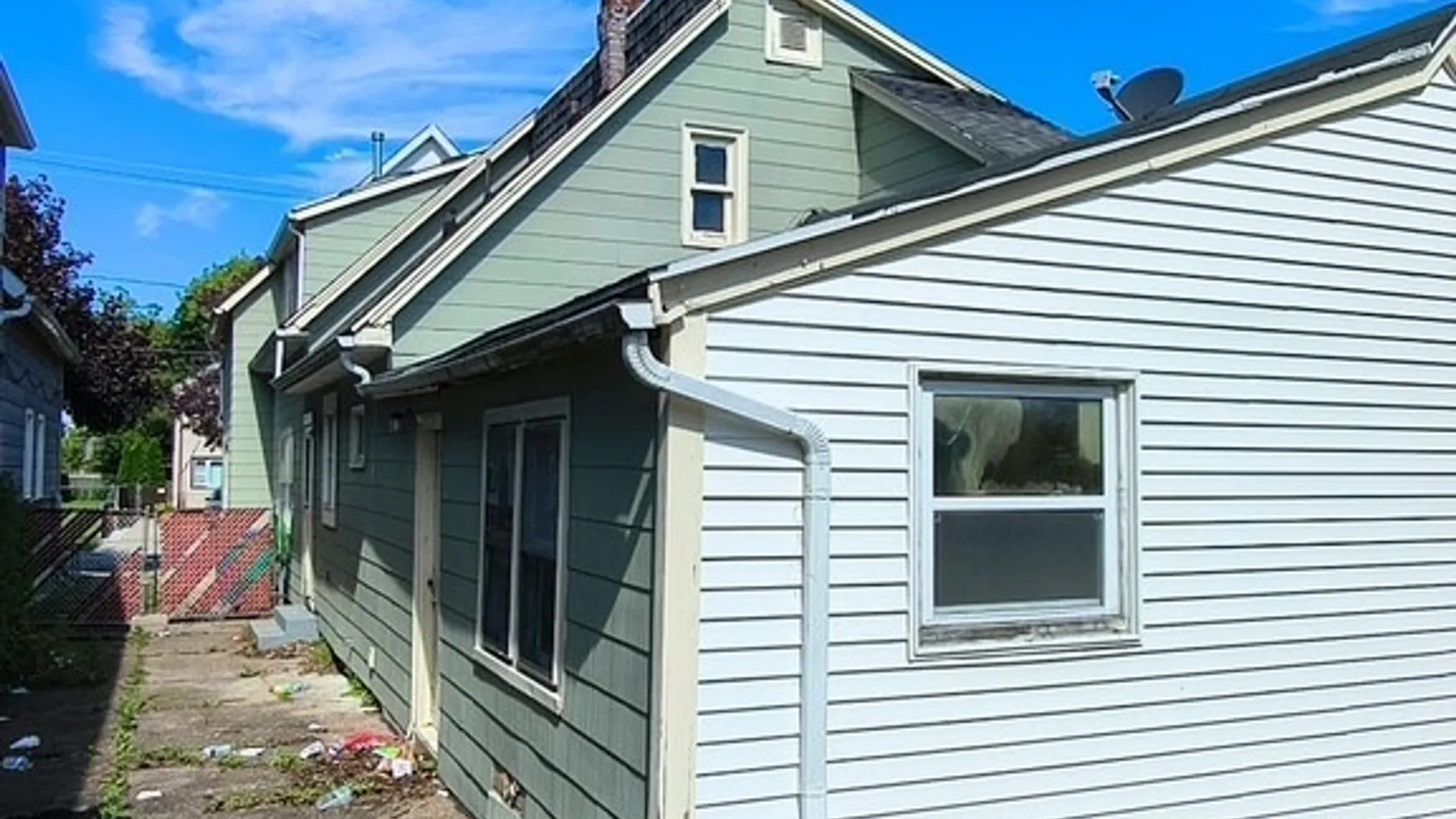 Property at 135 Schiller St, Buffalo, NY 14206 3