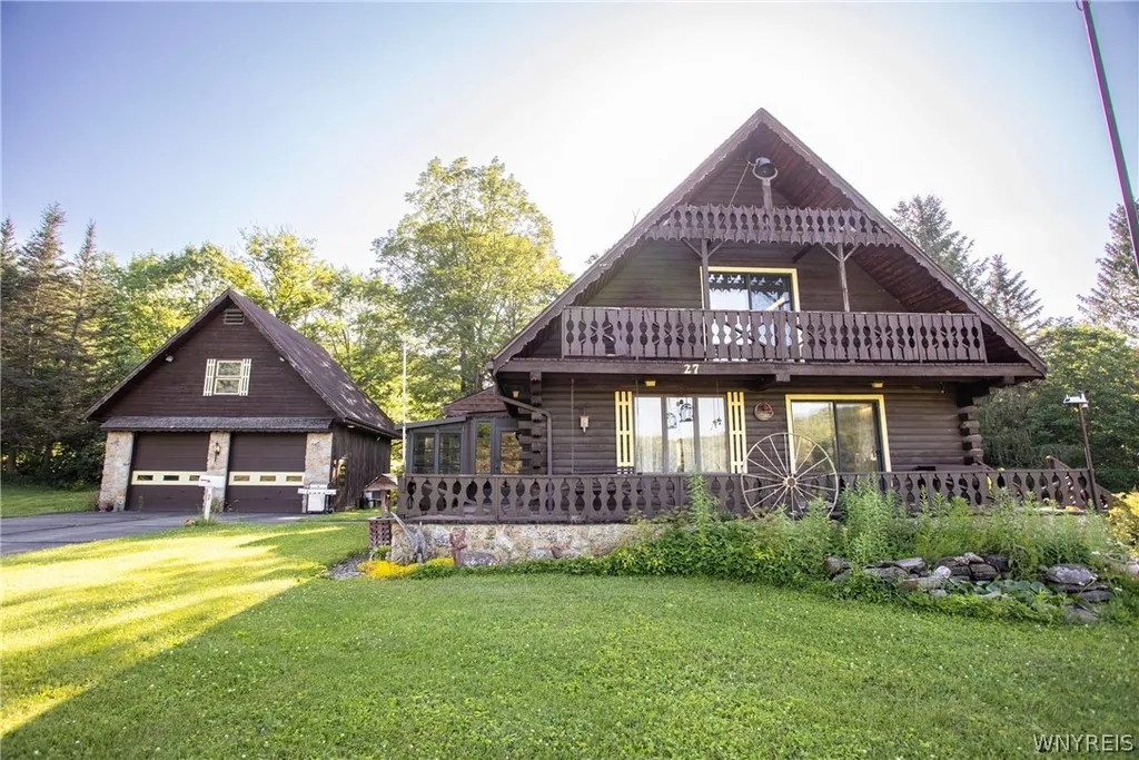 Property at 27 Dublin Meadow, Mansfield, NY 14779
