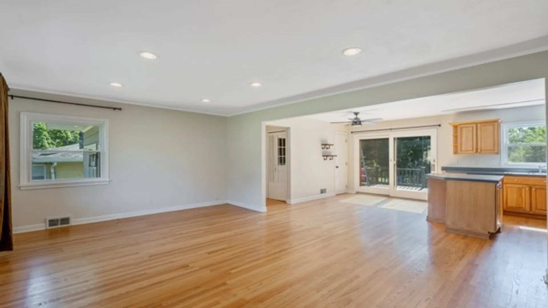 Property at 25 Franklin Avenue, Oswego, NY 13126 5