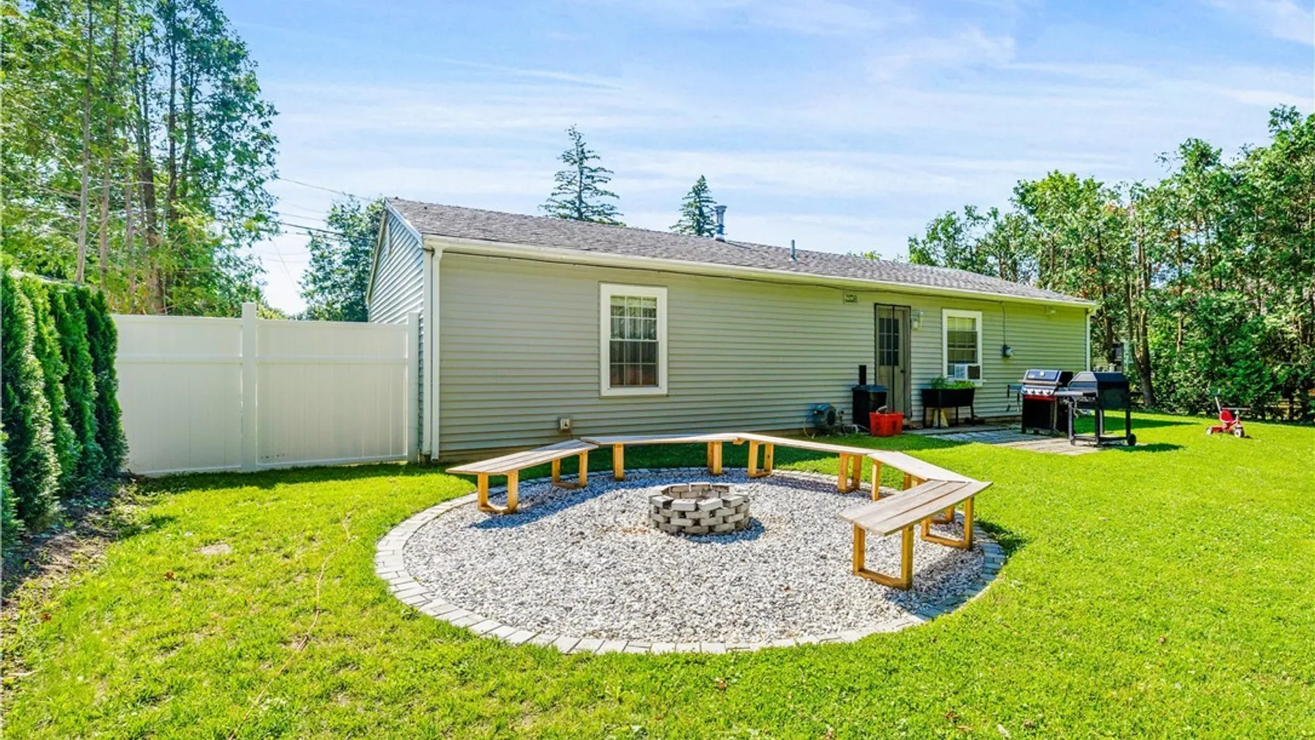 Property at 411 Cedarbrook Crescent, Utica, NY 13502 5