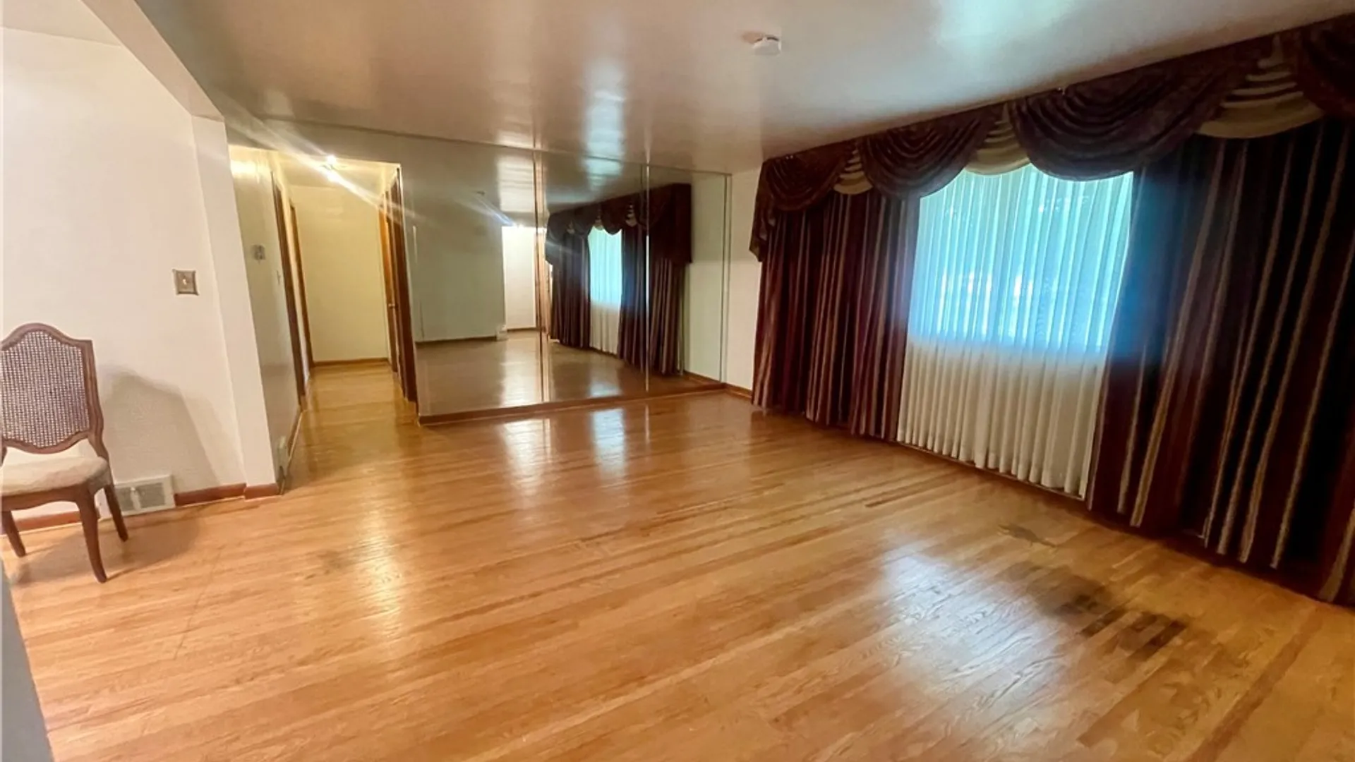 Property at 1054 Woodstock Avenue, Tonawanda, NY 14150 4