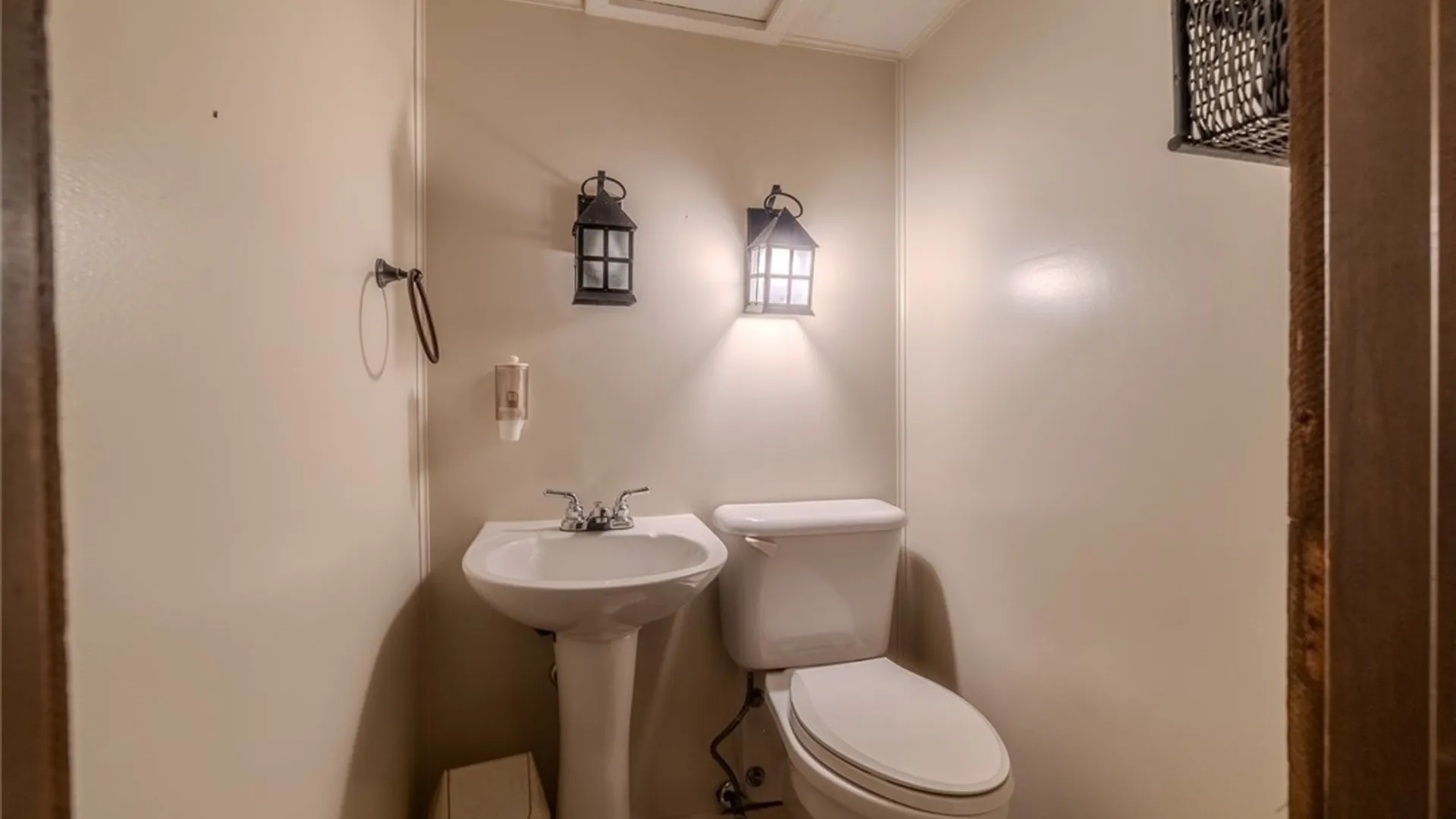 Property at 100 Highridge Drive, Syracuse, NY 13215 42