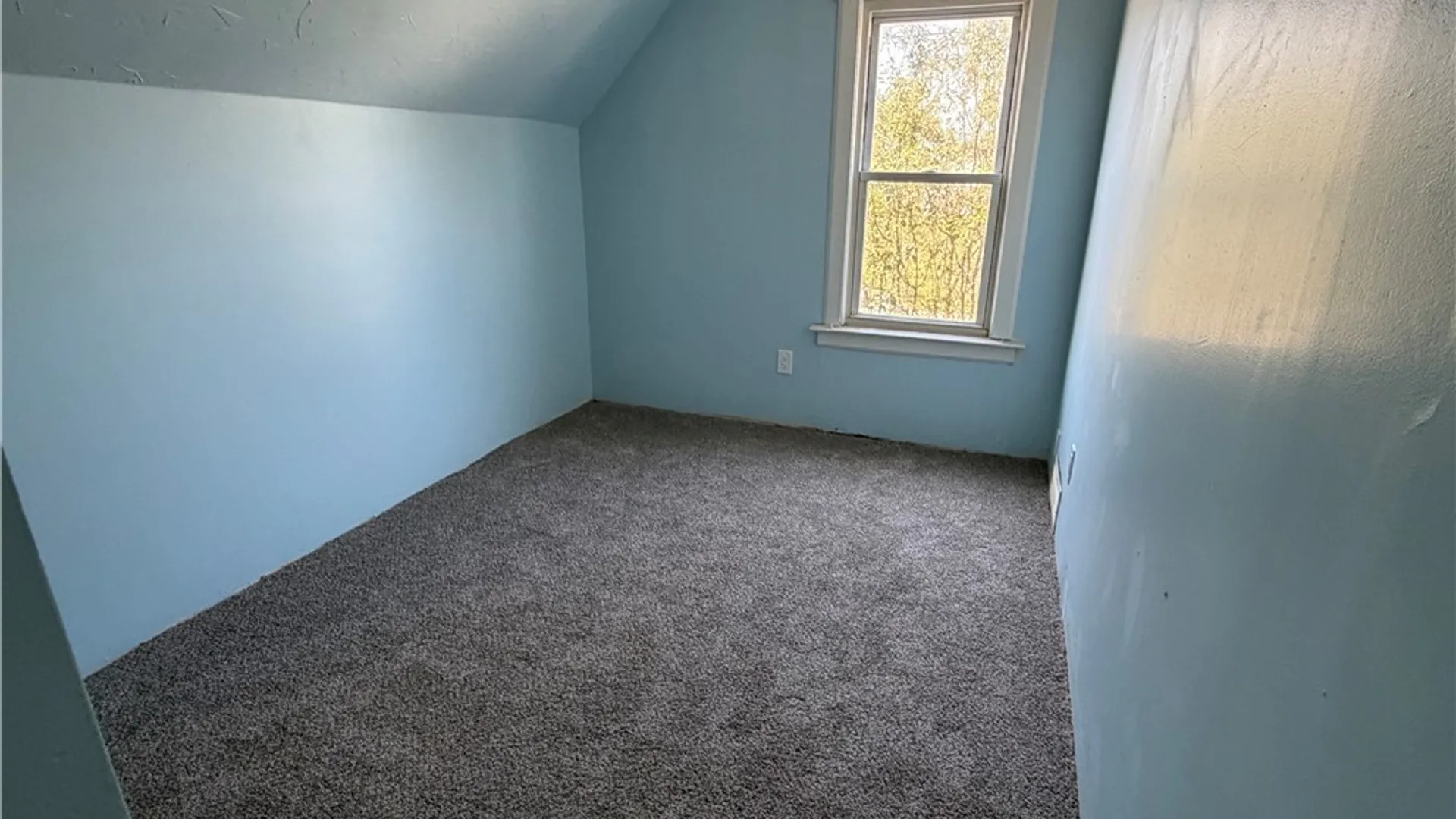 Property at 2435 Ontario Avenue, Niagara Falls, NY 14305 15