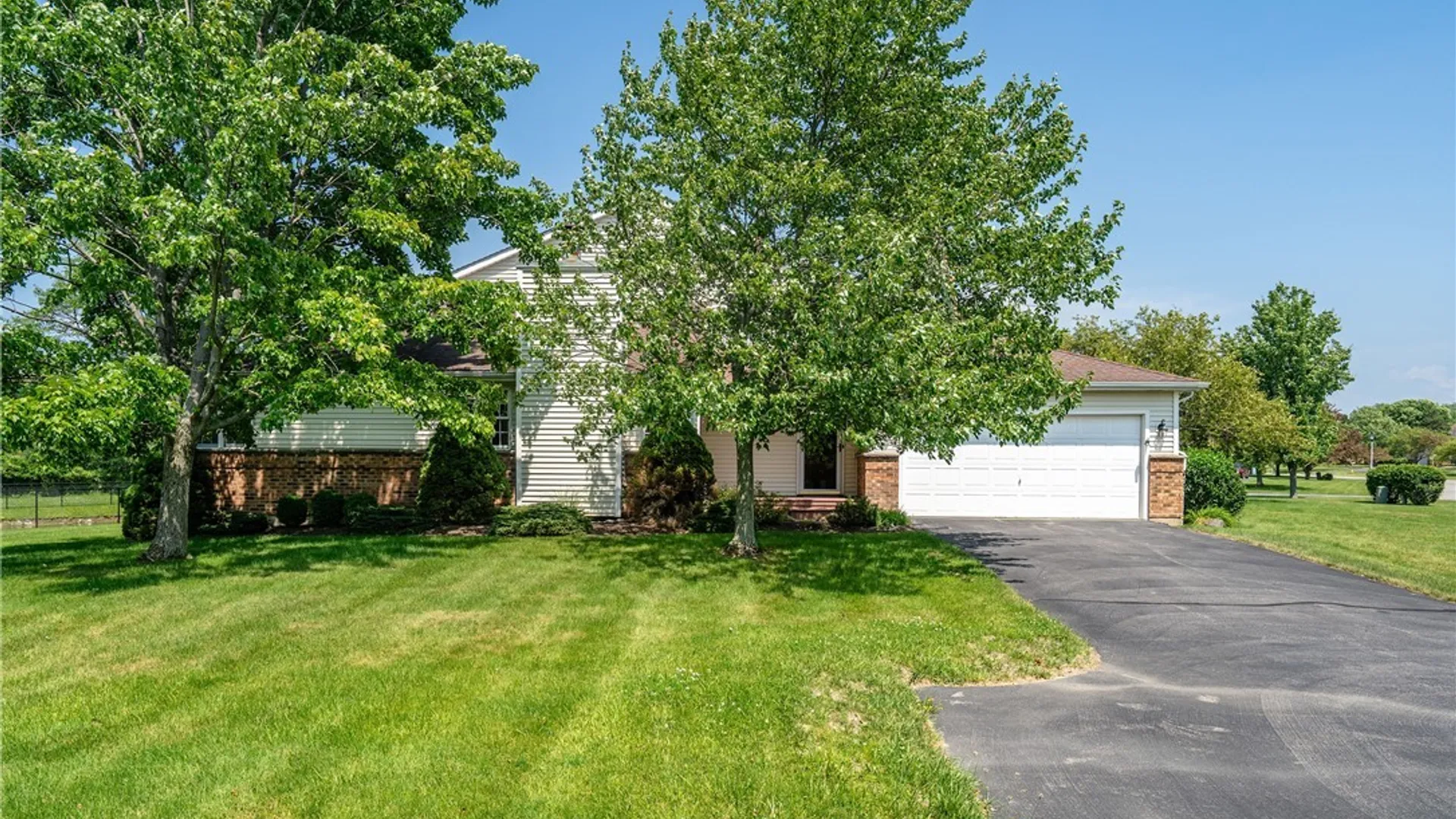 Property at 64 Hastings Drive, Orchard Park, NY 14217 2
