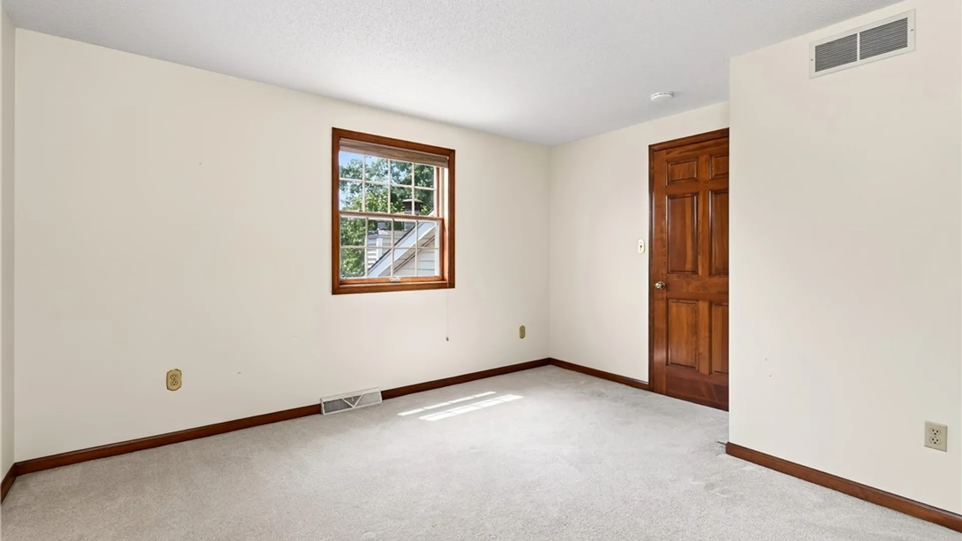 Property at 64 Hastings Drive, Orchard Park, NY 14217 21