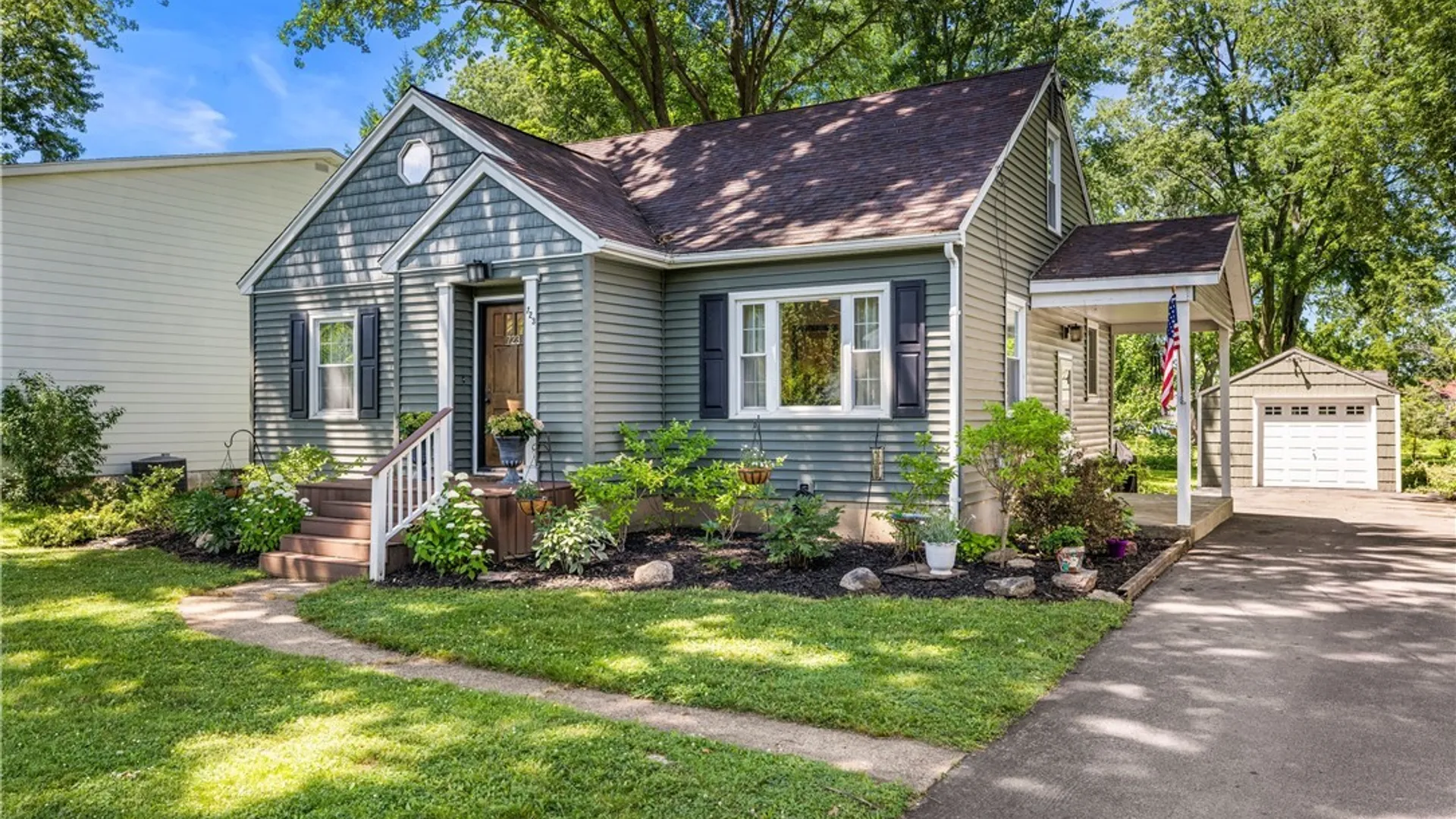 Property at 723 Hillview Court, Lewiston, NY 14092 2