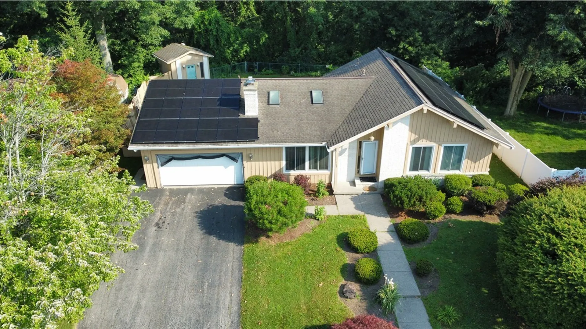 Property at 125 Granada Circle, Irondequoit, NY 14609 2