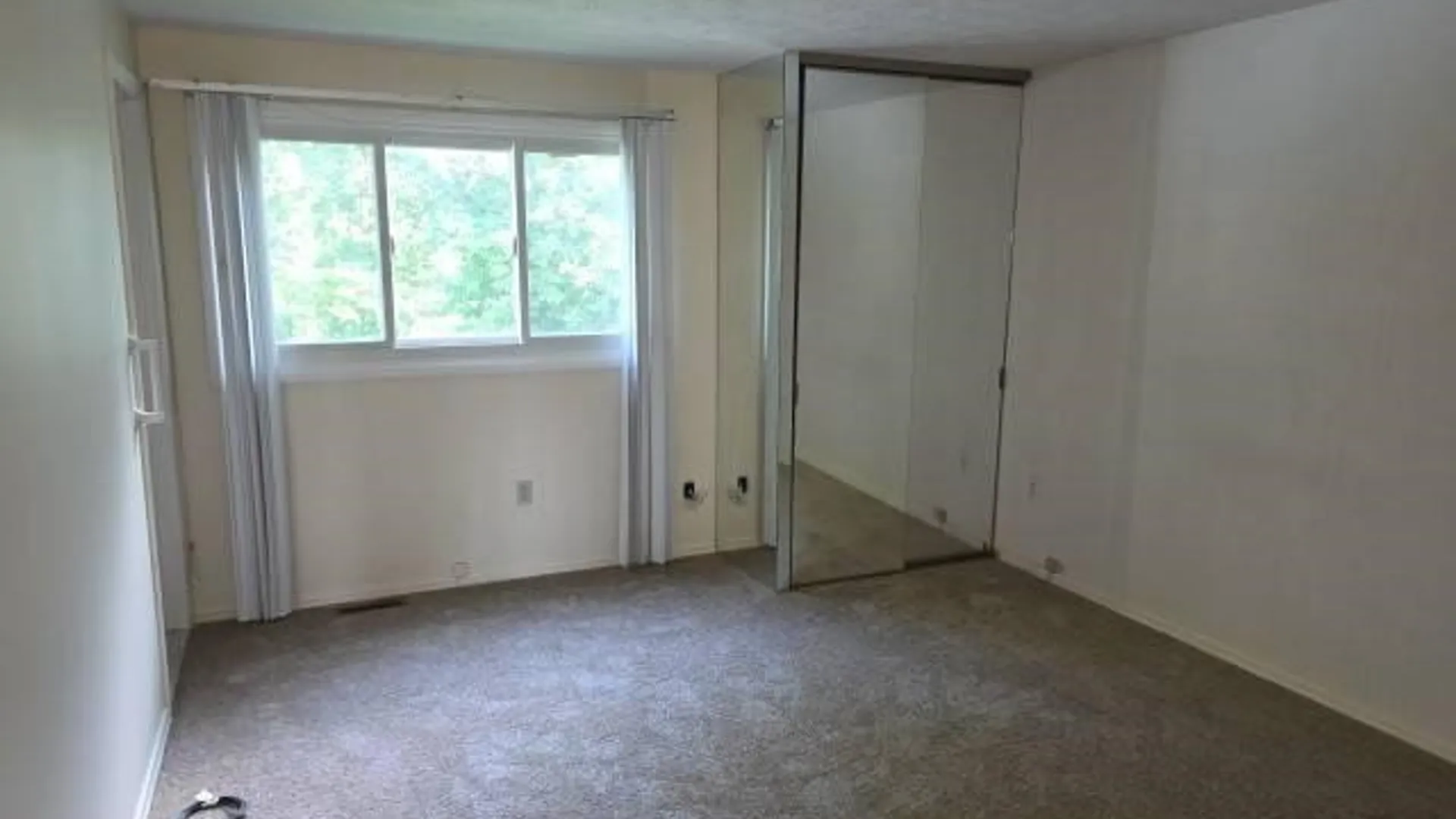 Property at 125 Granada Circle, Irondequoit, NY 14609 32