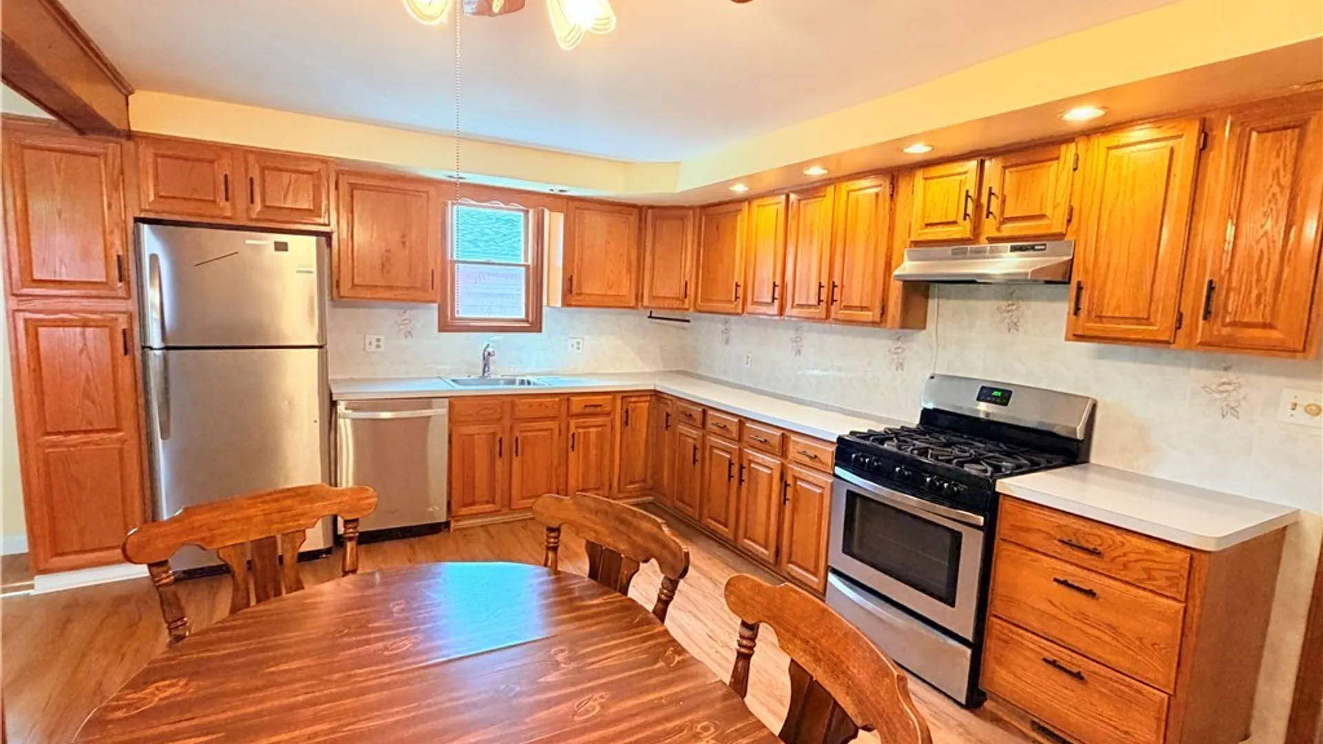 Property at 5113 Thurston Avenue, Hamburg, NY 14219 3