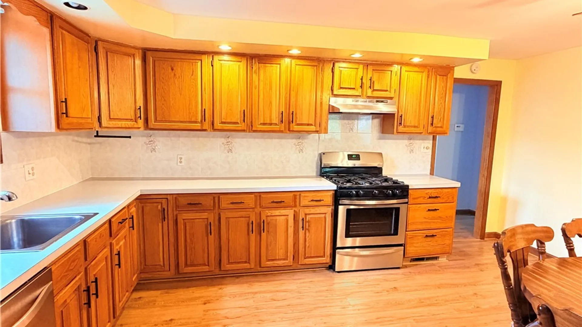 Property at 5113 Thurston Avenue, Hamburg, NY 14219 3