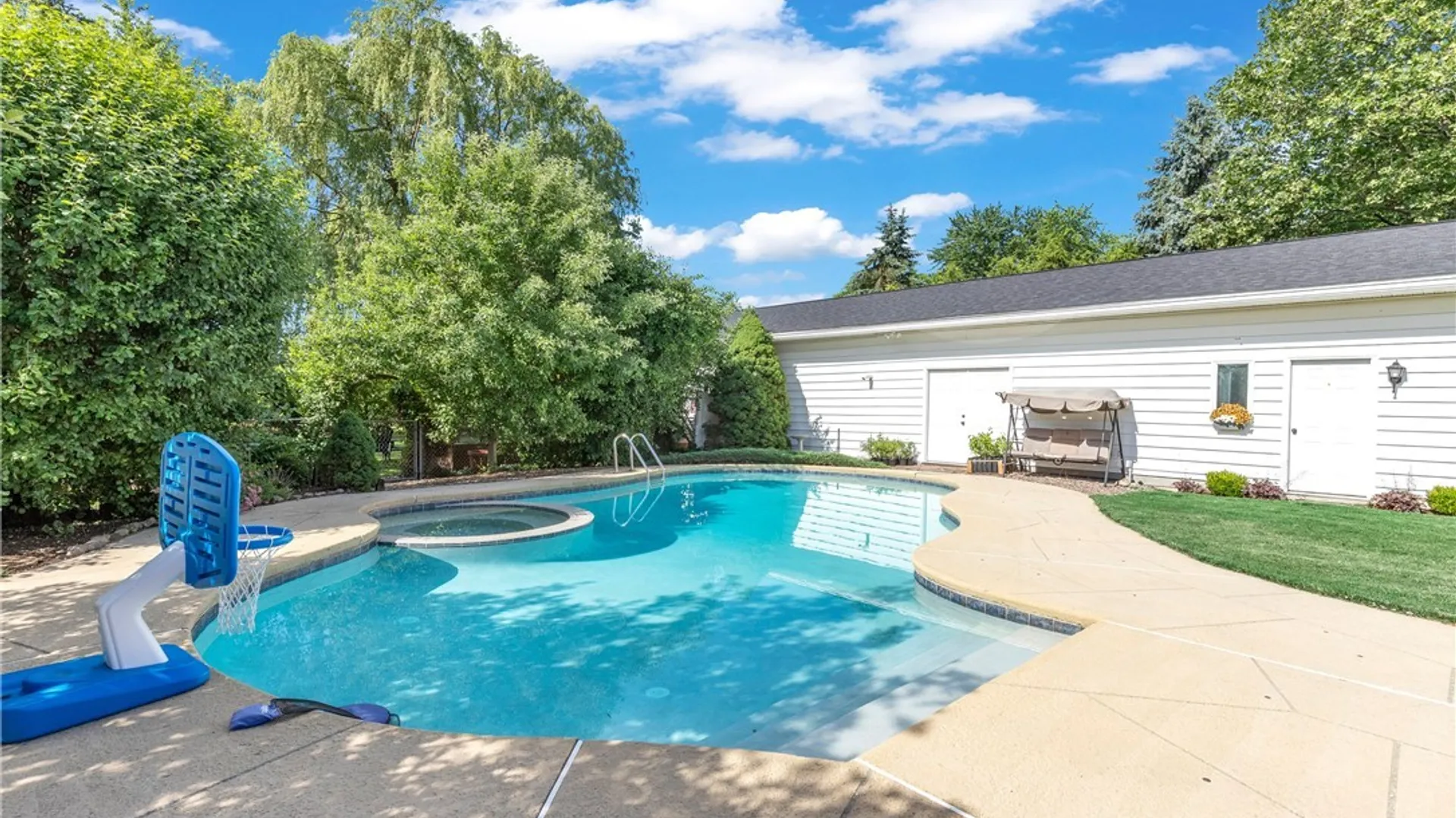 Property at 2932 Brent Dr, Wheatfield, NY 14132 8