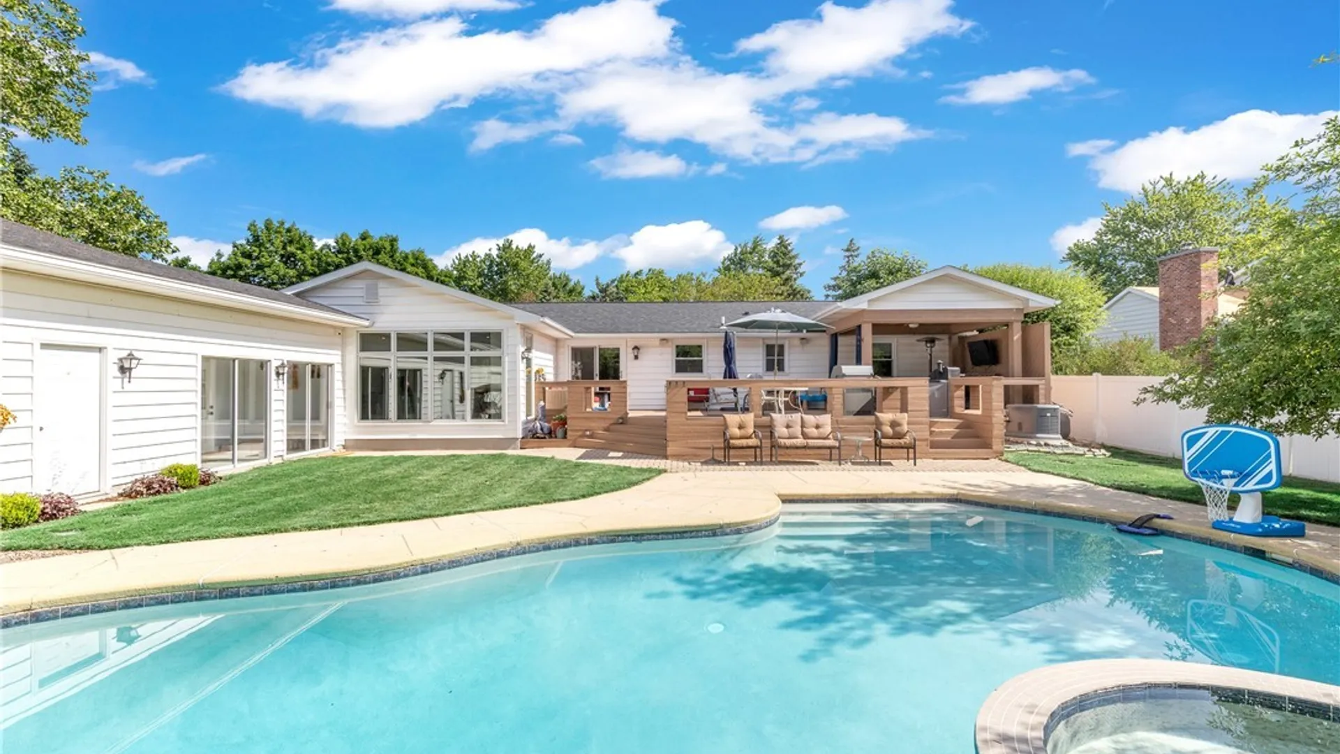 Property at 2932 Brent Dr, Wheatfield, NY 14132 9