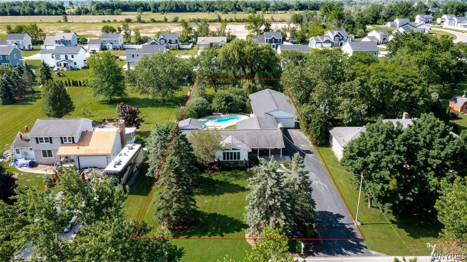 Property at 2932 Brent Dr, Wheatfield, NY 14132 17