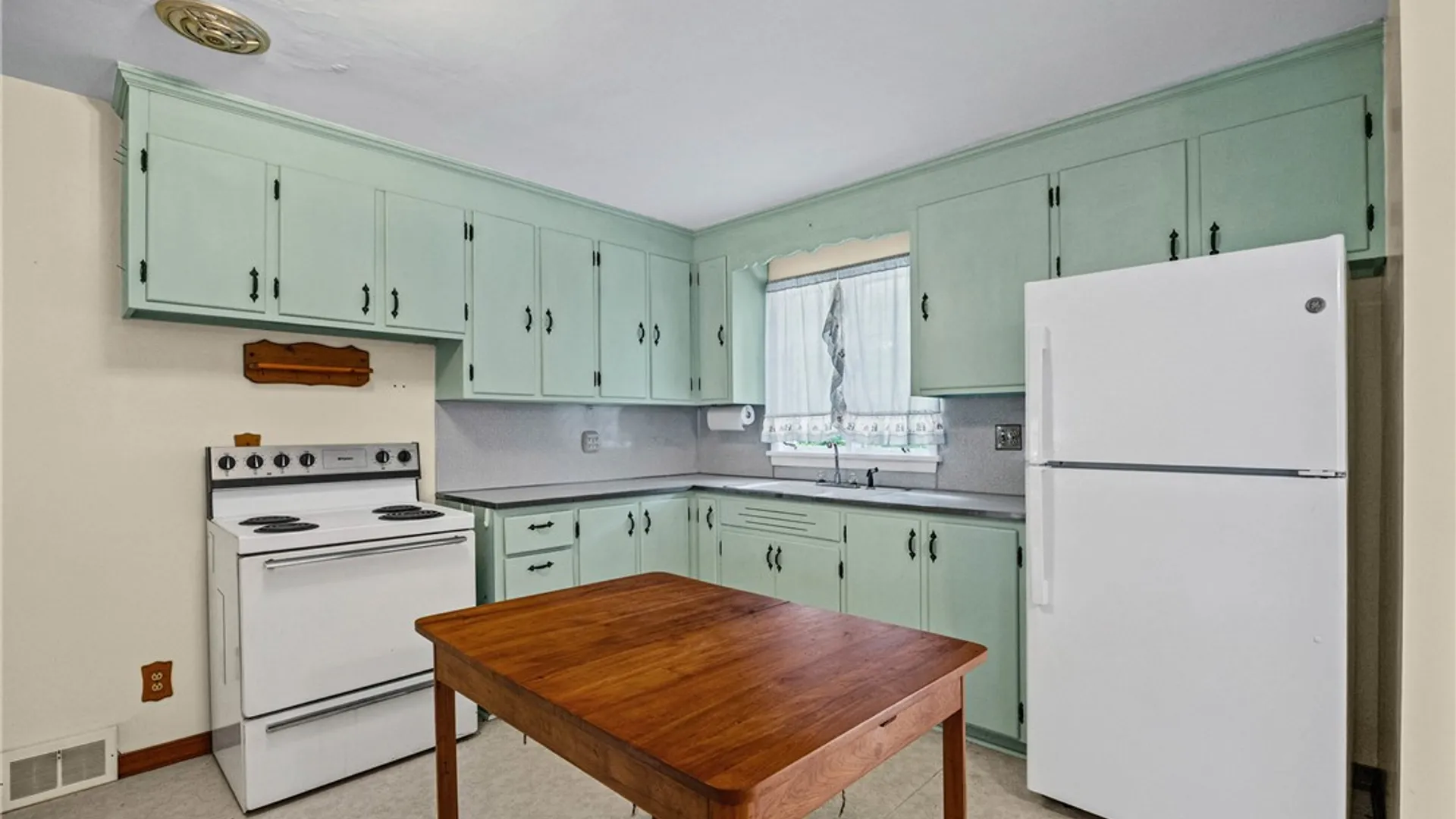 Property at 40 Ramblewood Drive, Chili, NY 14514 8