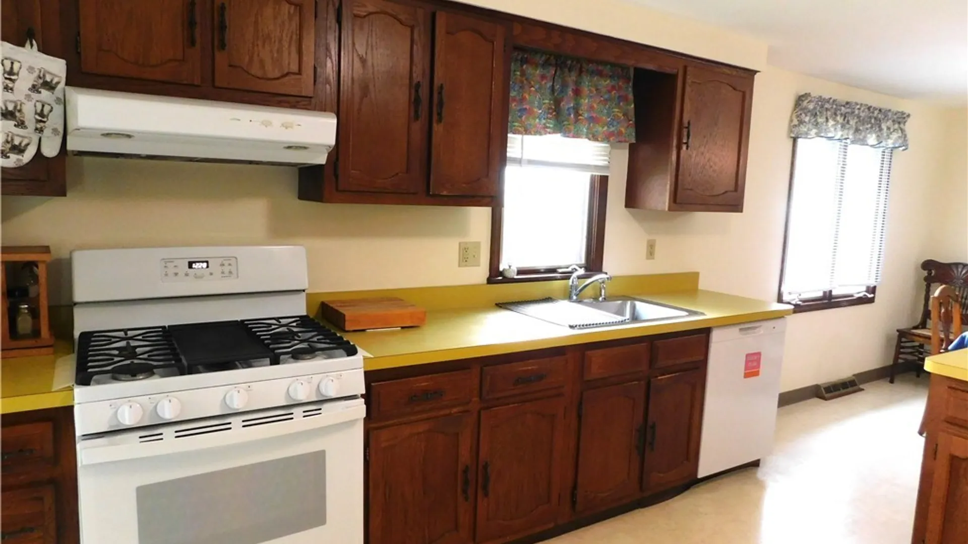 Property at 30 Woodview St Street, Lancaster, NY 14043 12