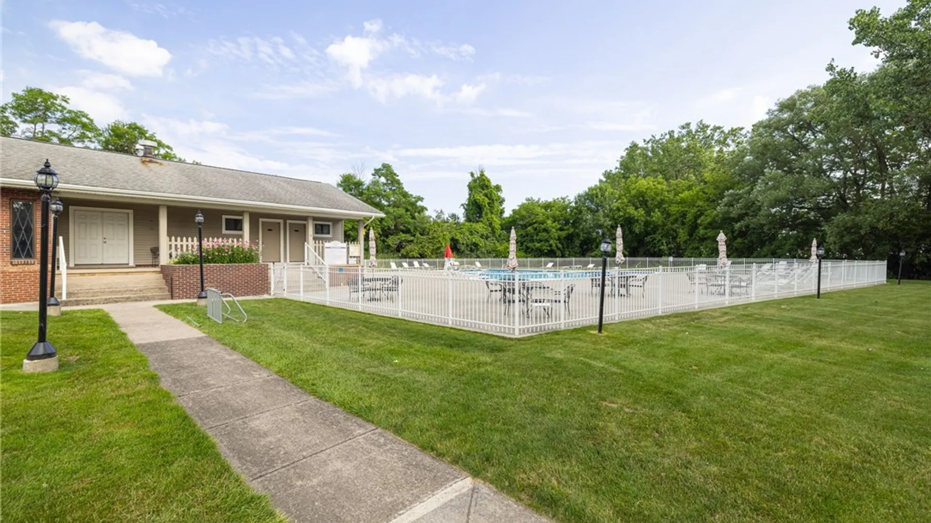Property at 419 Eastbrooke Lane, Brighton, NY 14618 20