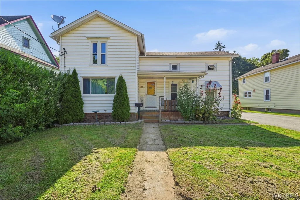 Property at 4 Robertson Street, Royalton, NY 14105