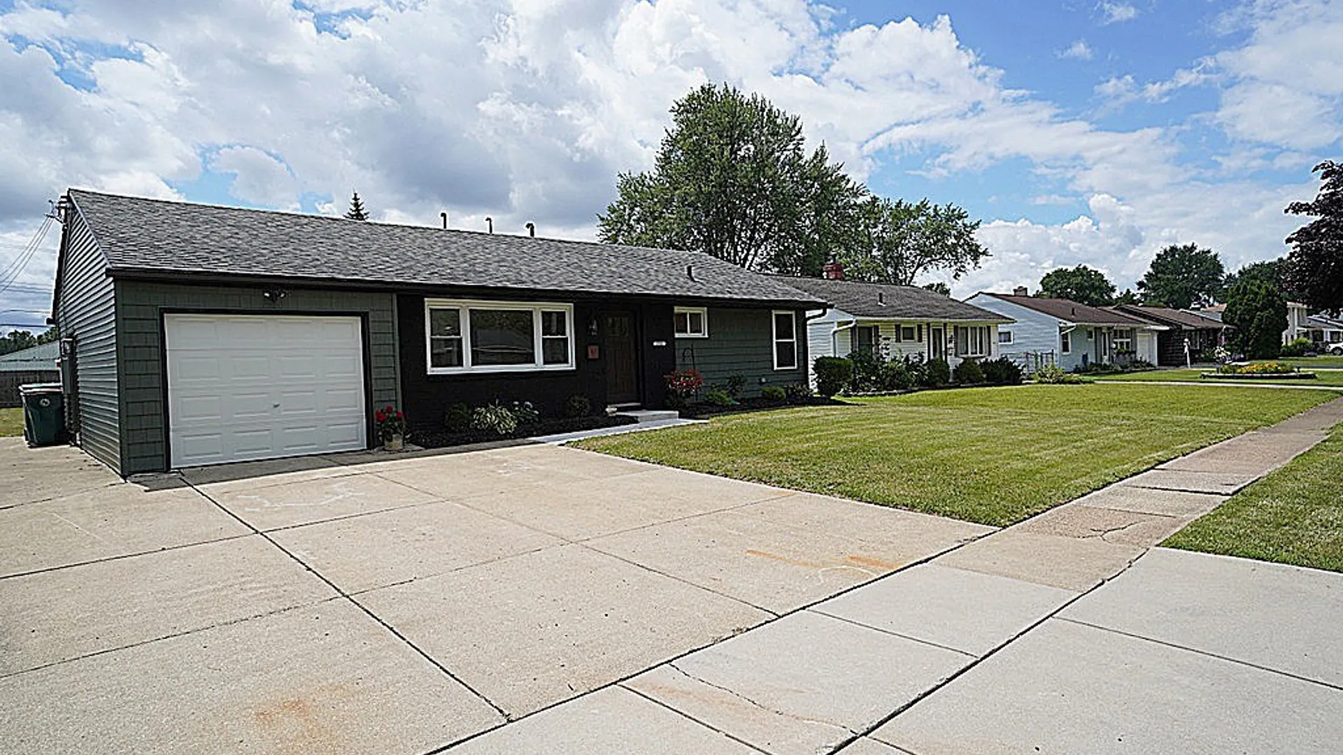 Property at 1733 Leah Drive, North Tonawanda, NY 14120 4
