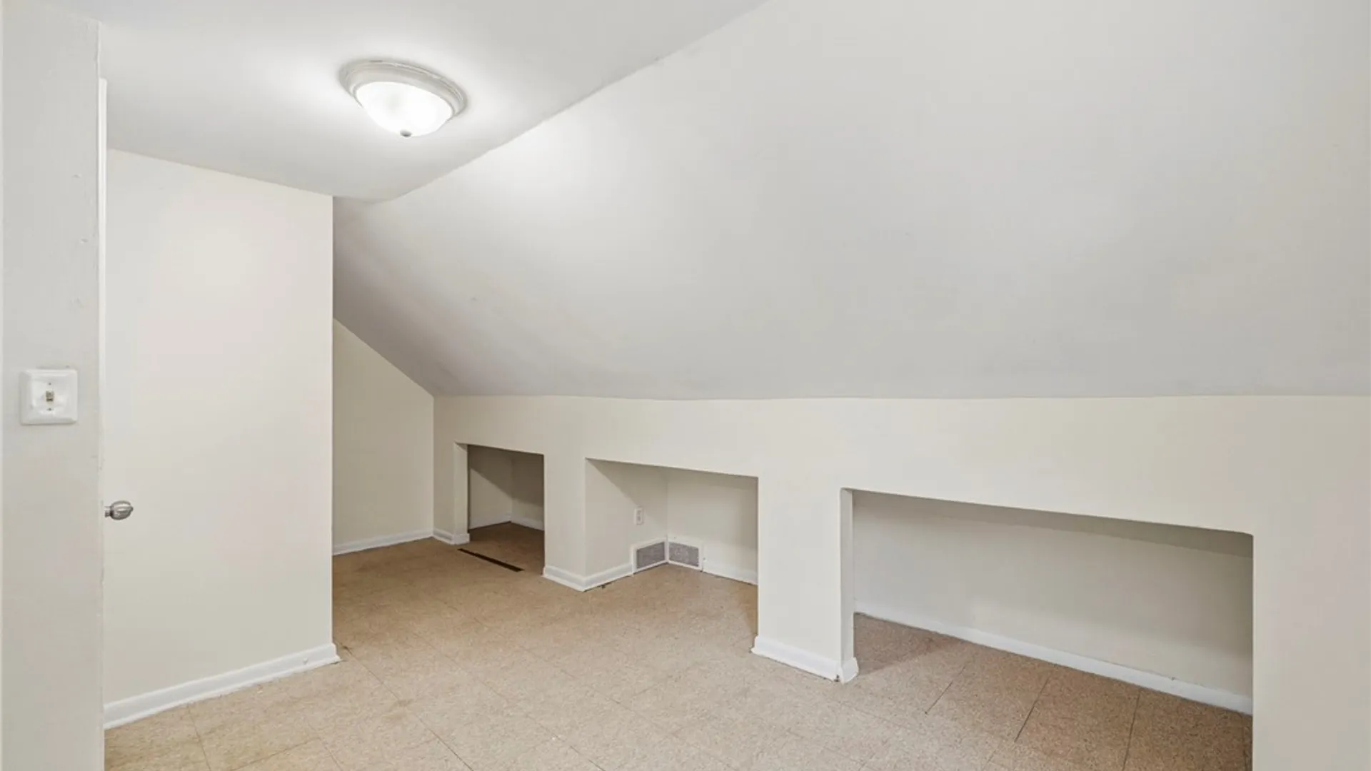 Property at 258 Newburgh Avenue, Buffalo, NY 14215 25