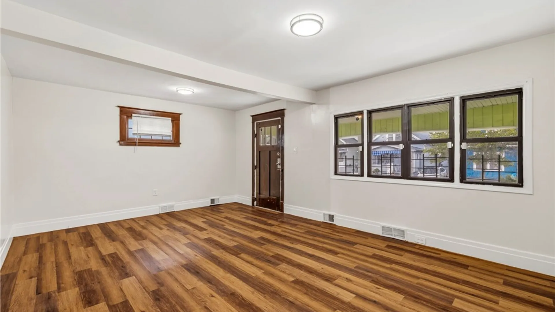 Property at 258 Newburgh Avenue, Buffalo, NY 14215 8