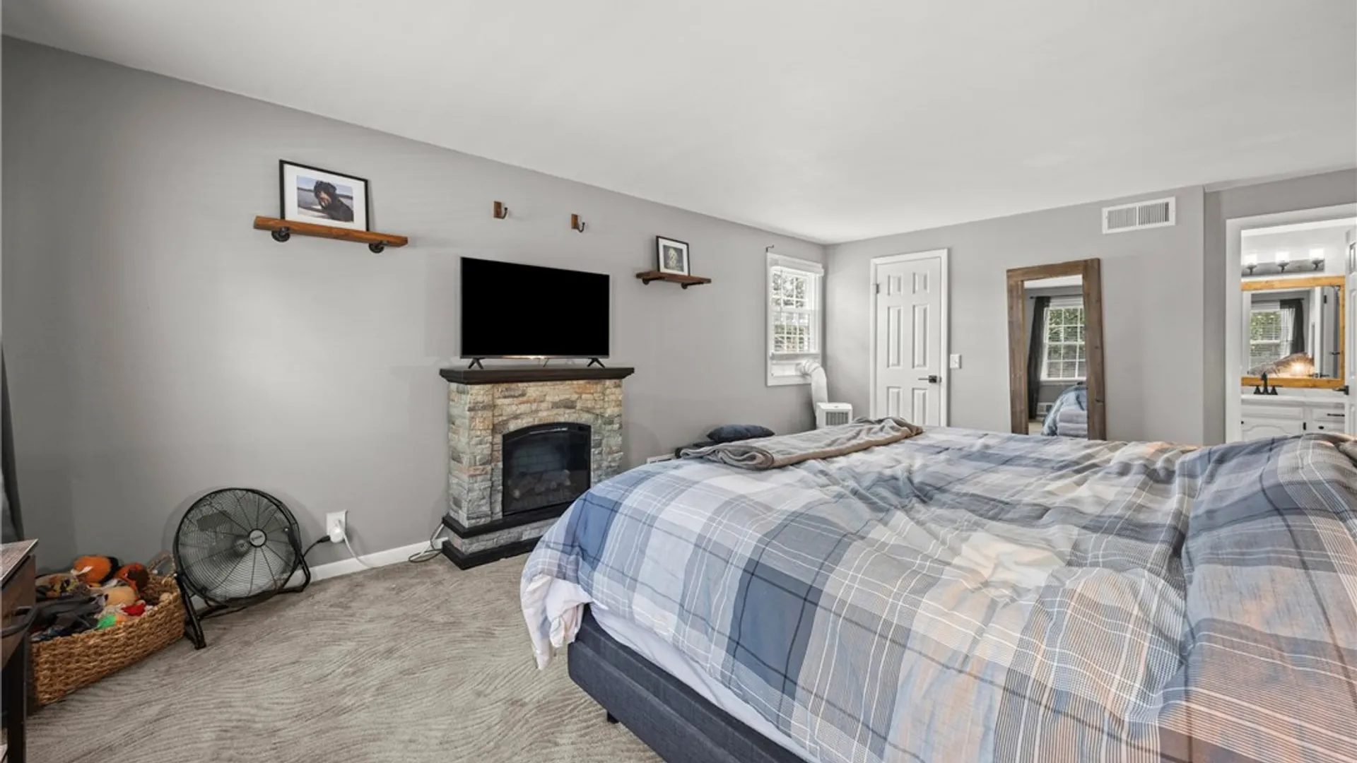 Property at 610 Vintage Lane, Greece, NY 14615 18