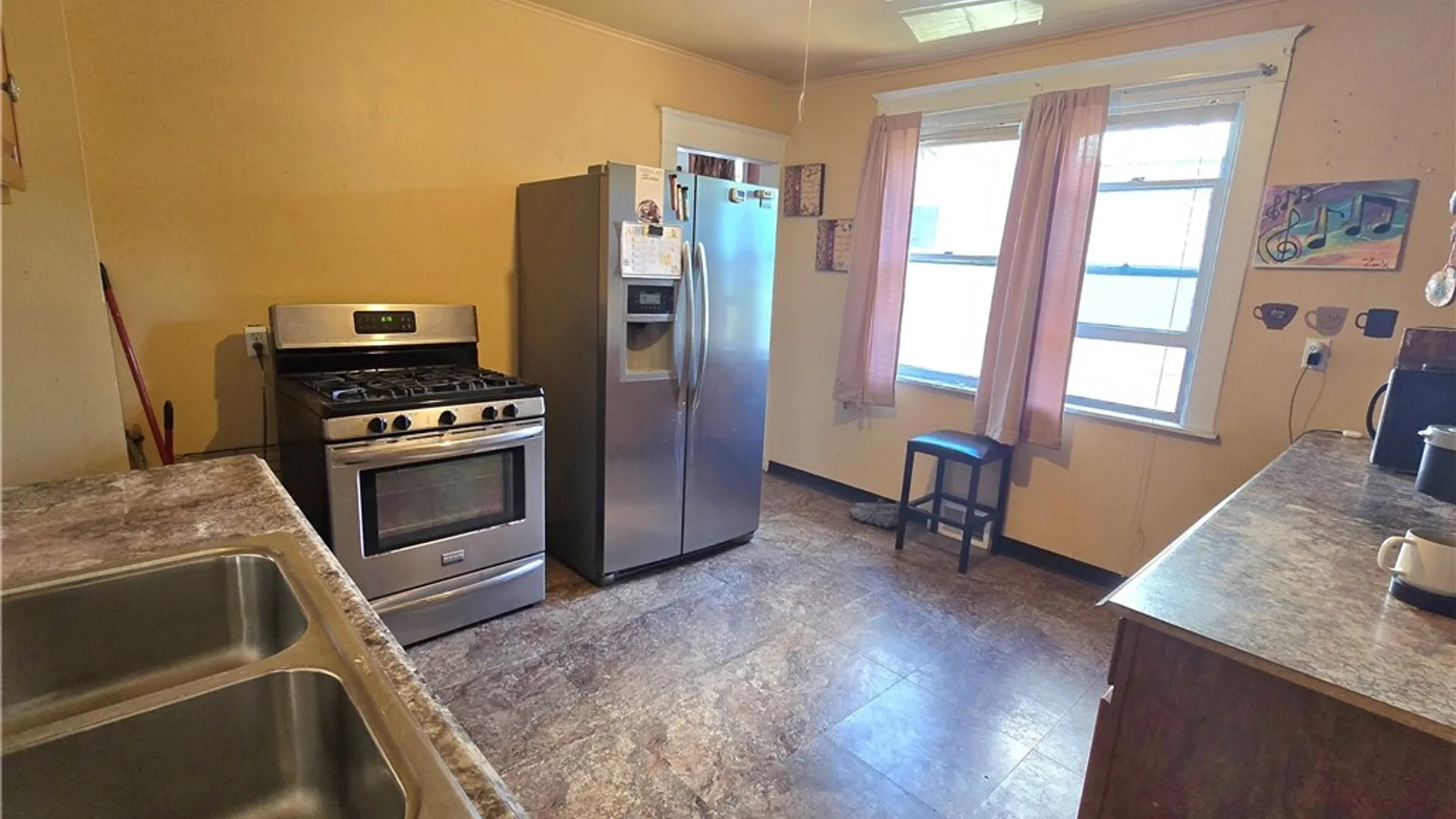 Property at 608 Wyoming Ave, Buffalo, NY 14215 6