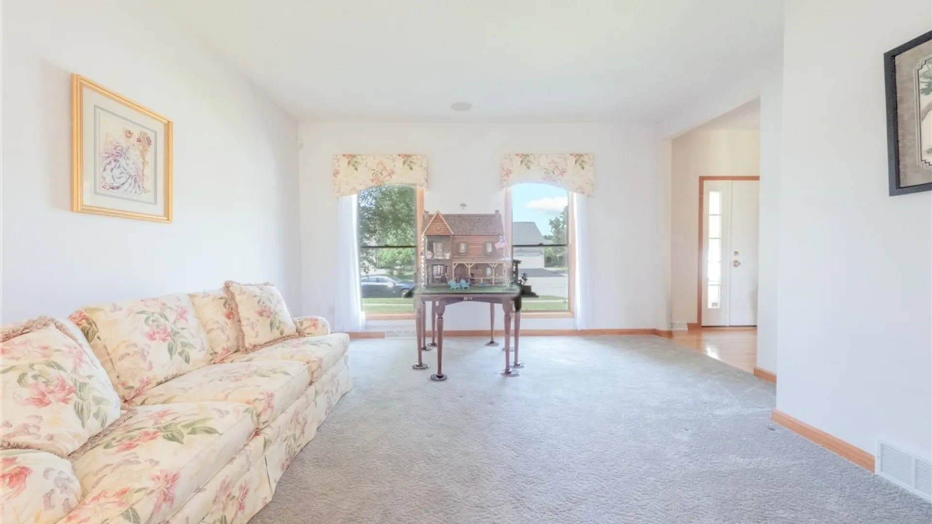 Property at 8 Sunset Creek Drive, West Seneca, NY 14224 15
