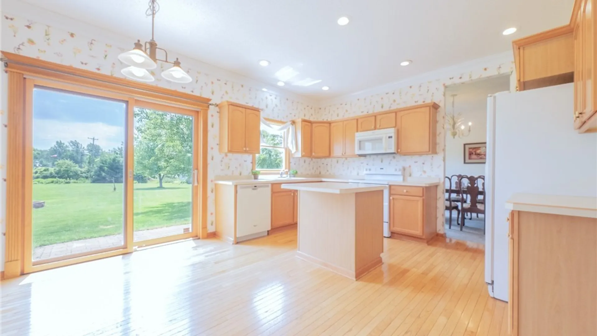 Property at 8 Sunset Creek Drive, West Seneca, NY 14224 5